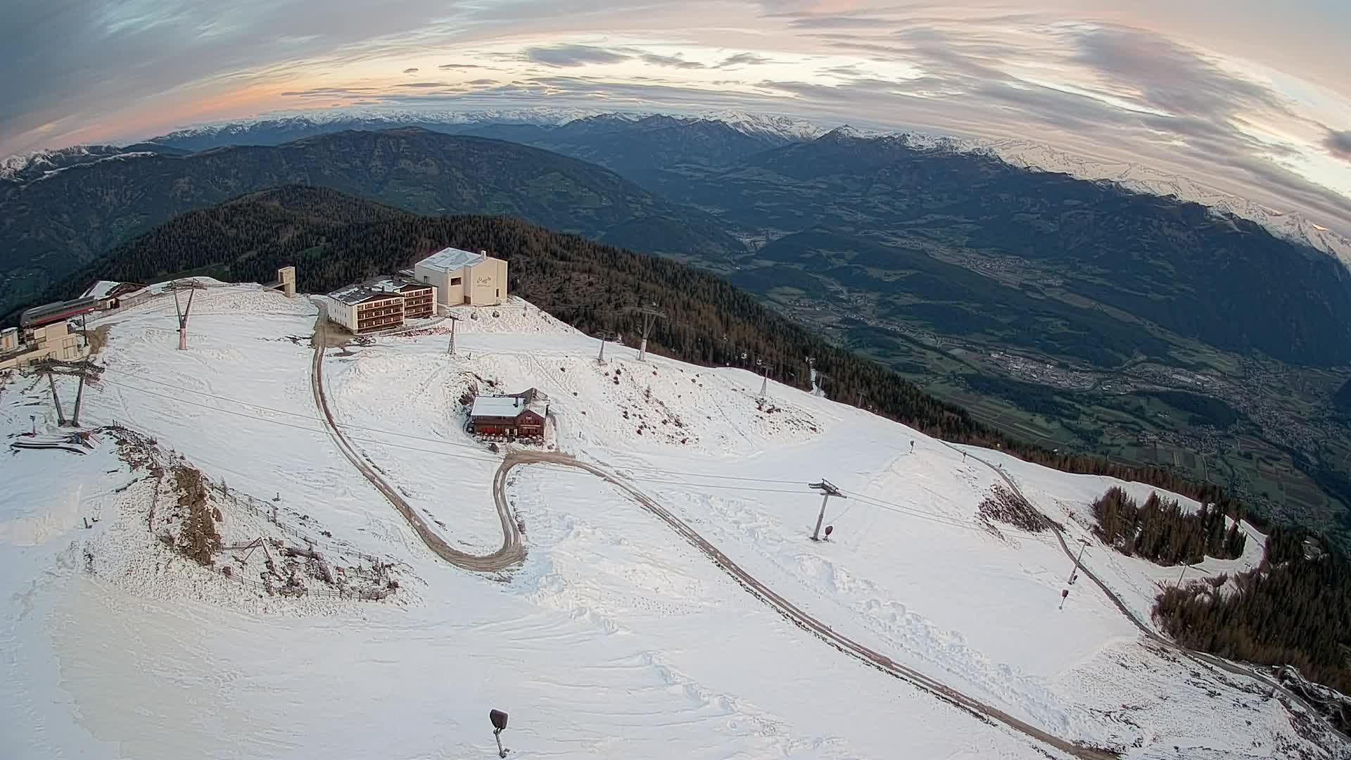 Skigebiet Kronplatz Gipfel | Blick auf Bruneck