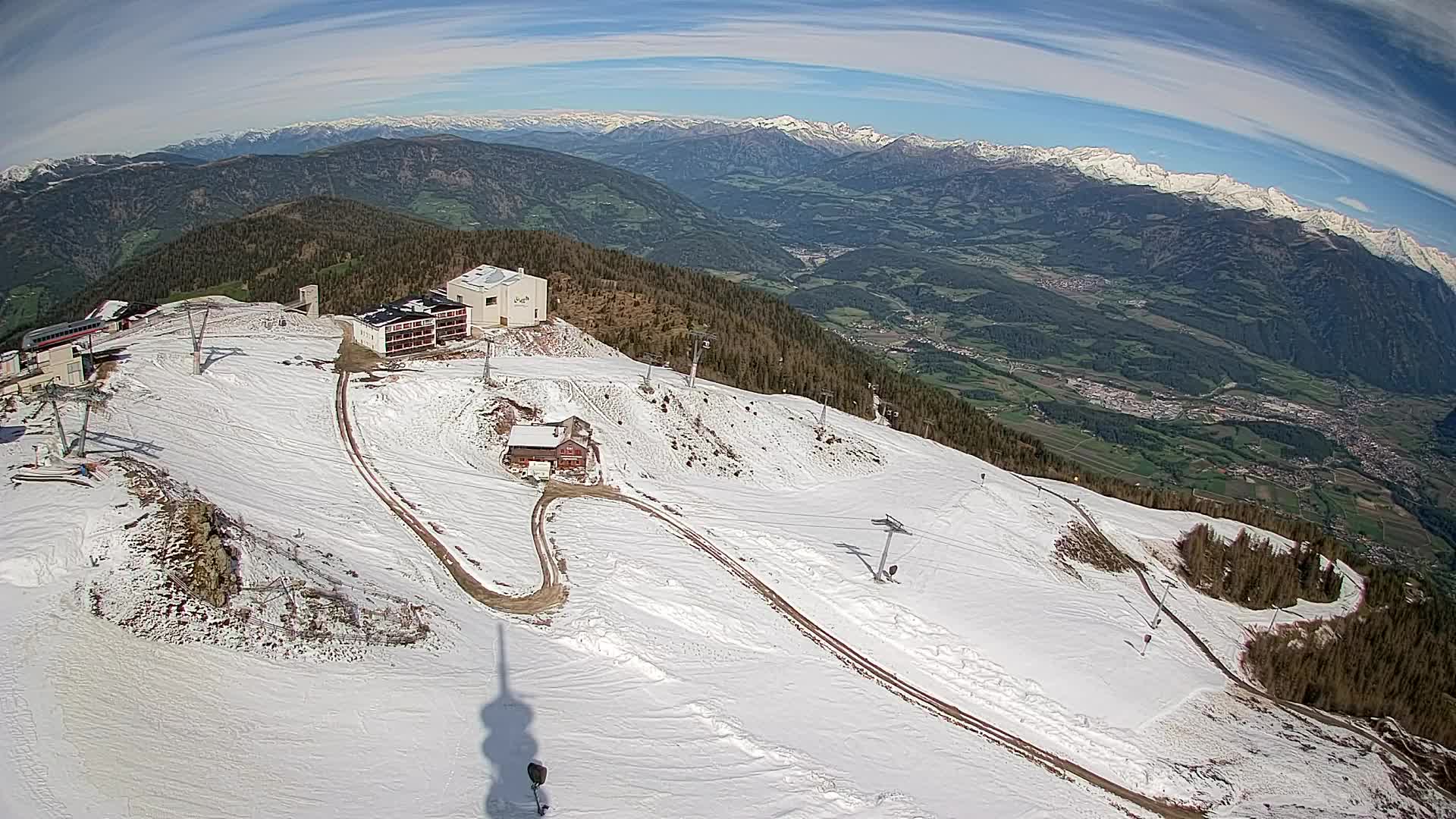 Cima estación de esquí Kronplatz | vista hacia Brunico