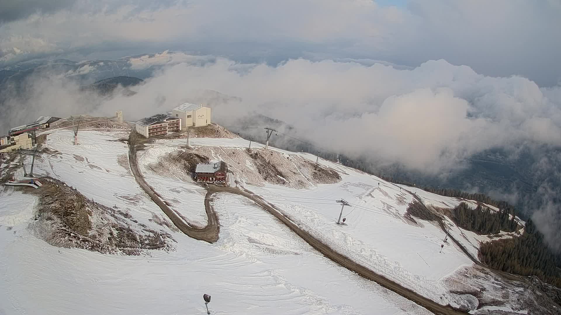 Cima estación de esquí Kronplatz | vista hacia Brunico