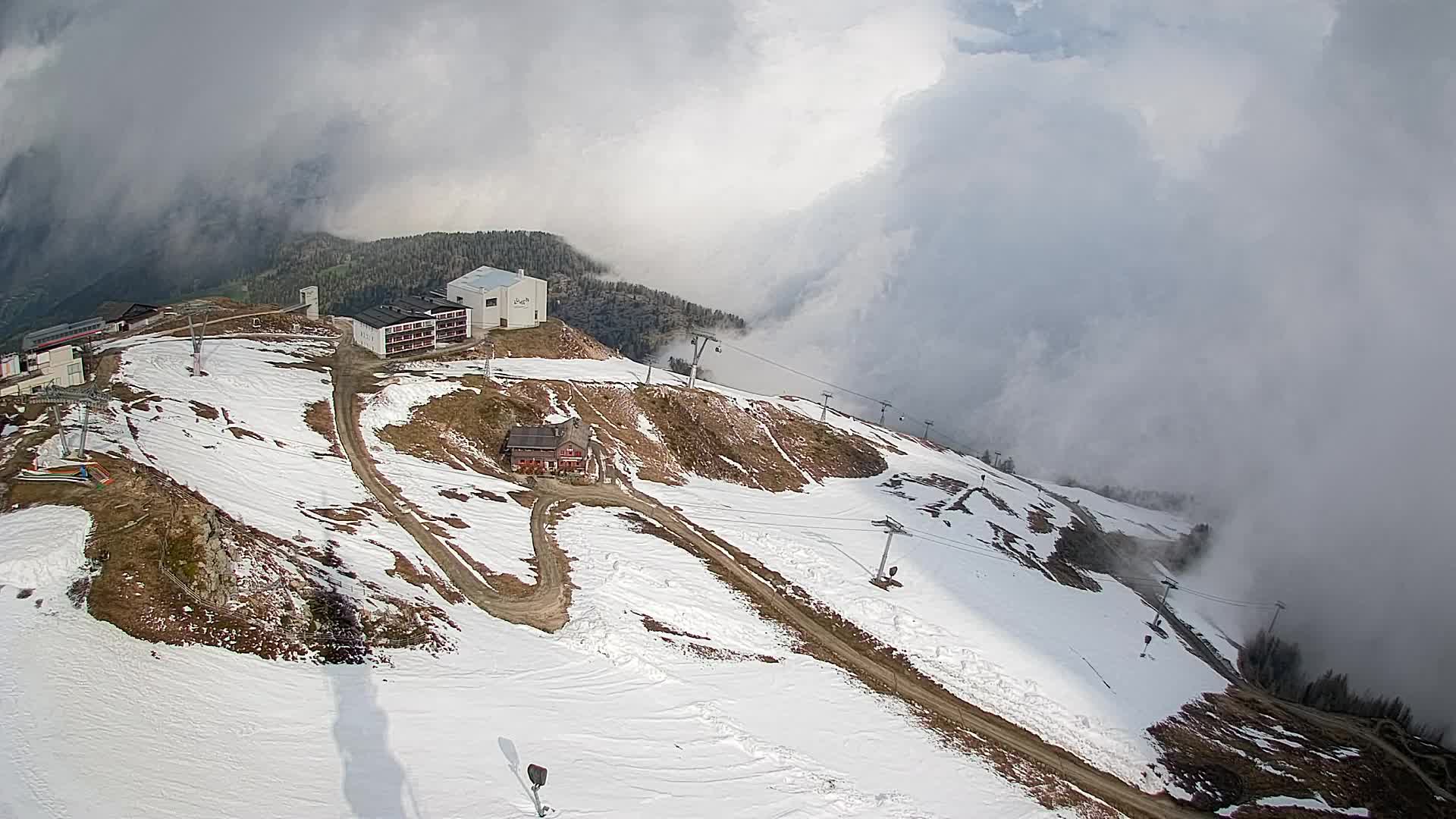 Cima estación de esquí Kronplatz | vista hacia Brunico