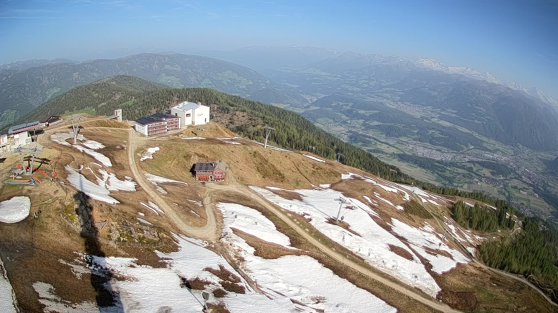 Cima estación de esquí Kronplatz | vista hacia Brunico