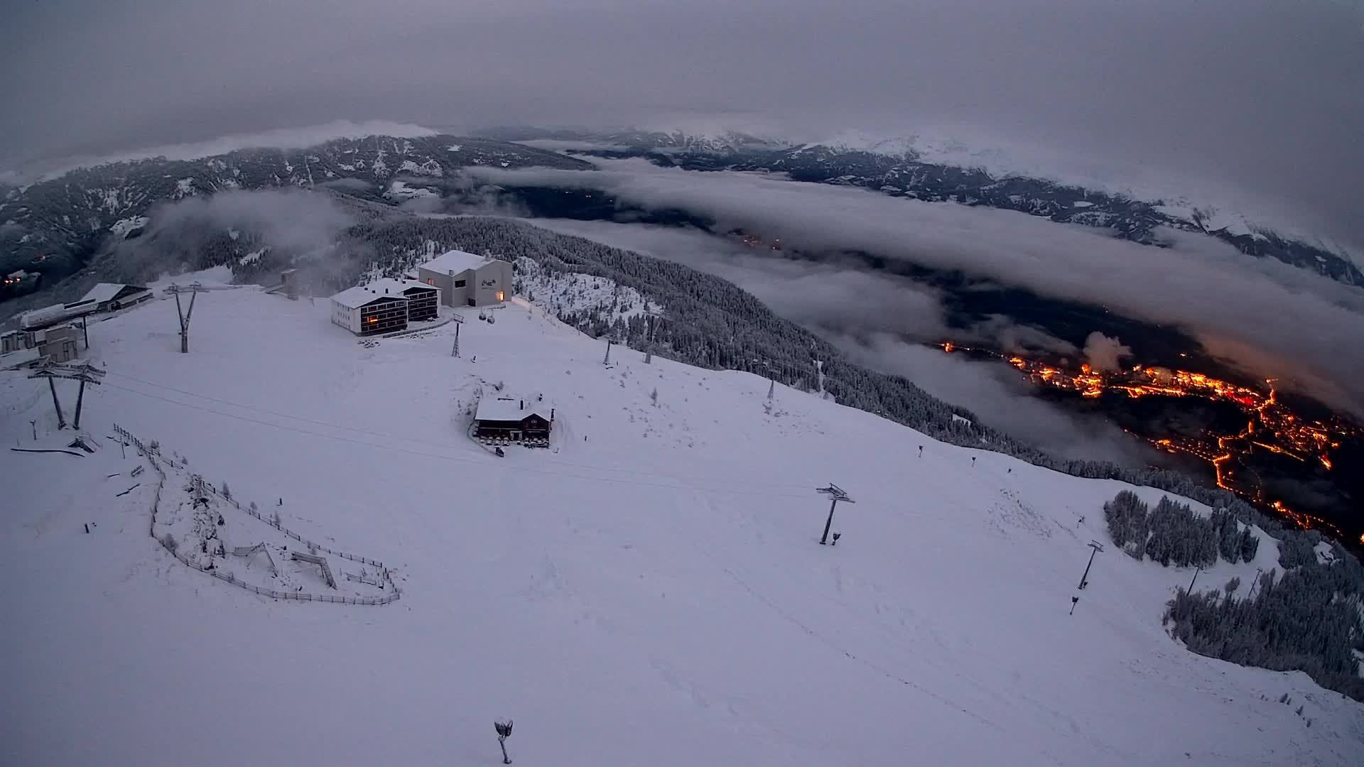Cima estación de esquí Kronplatz | vista hacia Brunico