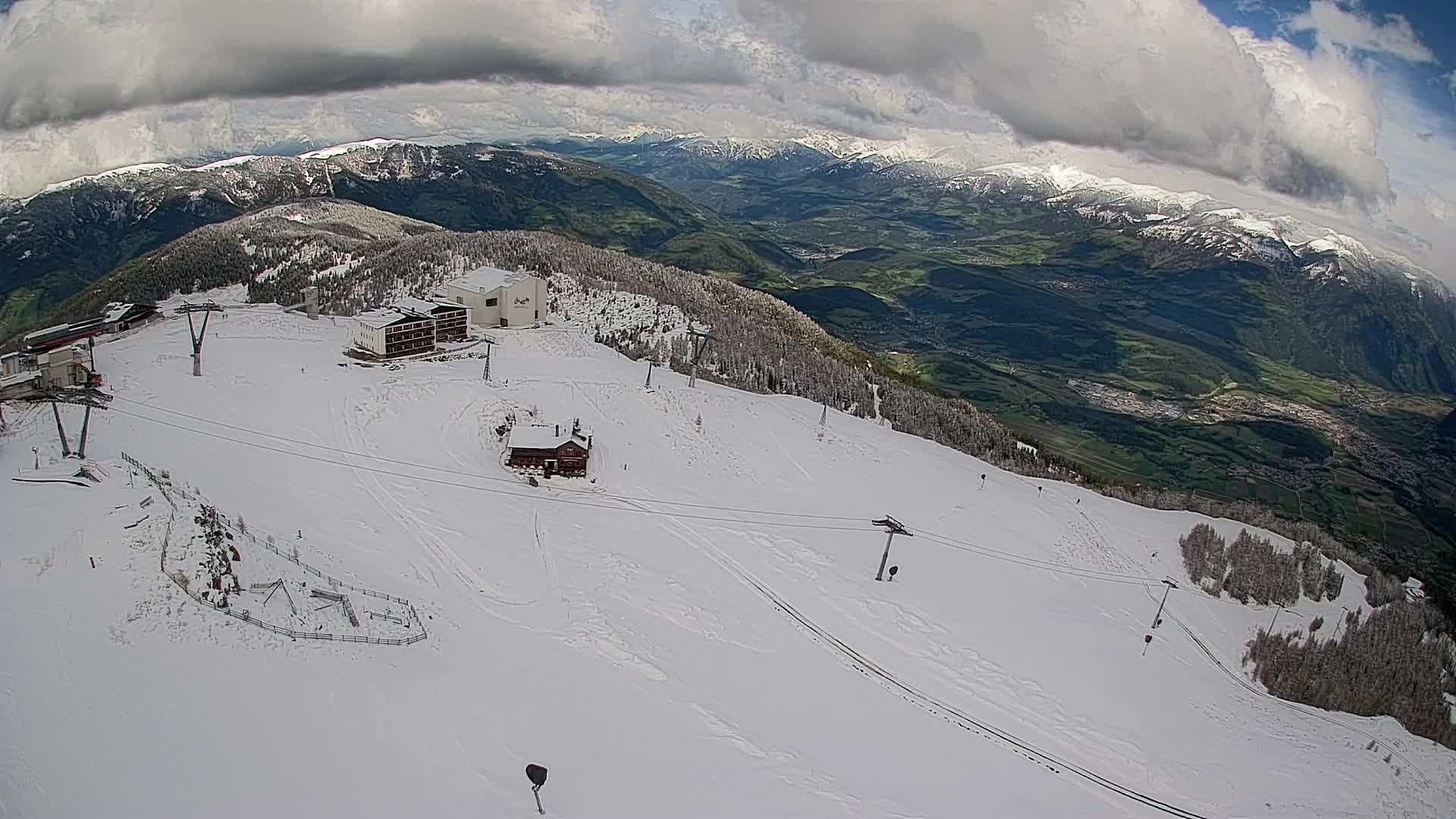 Cima estación de esquí Kronplatz | vista hacia Brunico