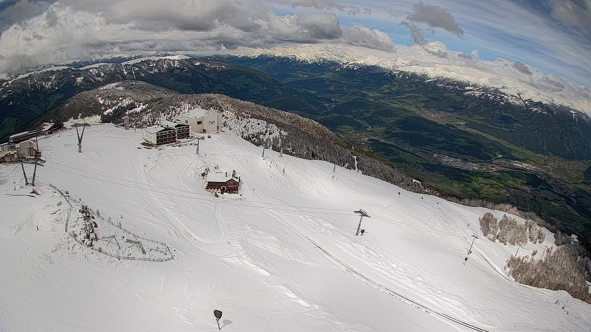 Cima estación de esquí Kronplatz | vista hacia Brunico