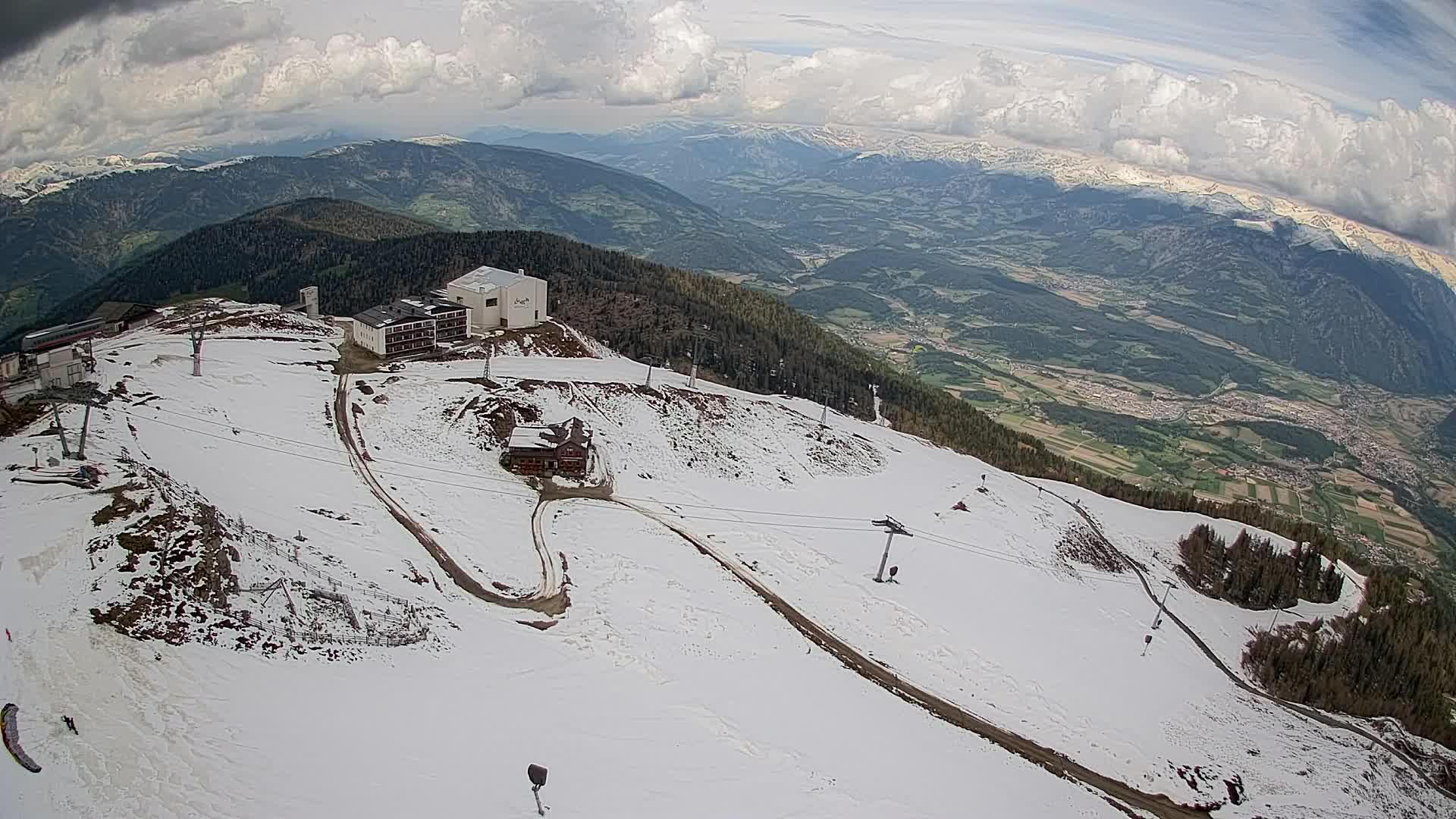 Cima estación de esquí Kronplatz | vista hacia Brunico