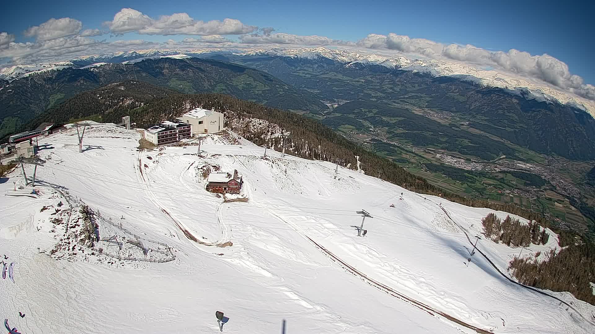 Cima estación de esquí Kronplatz | vista hacia Brunico