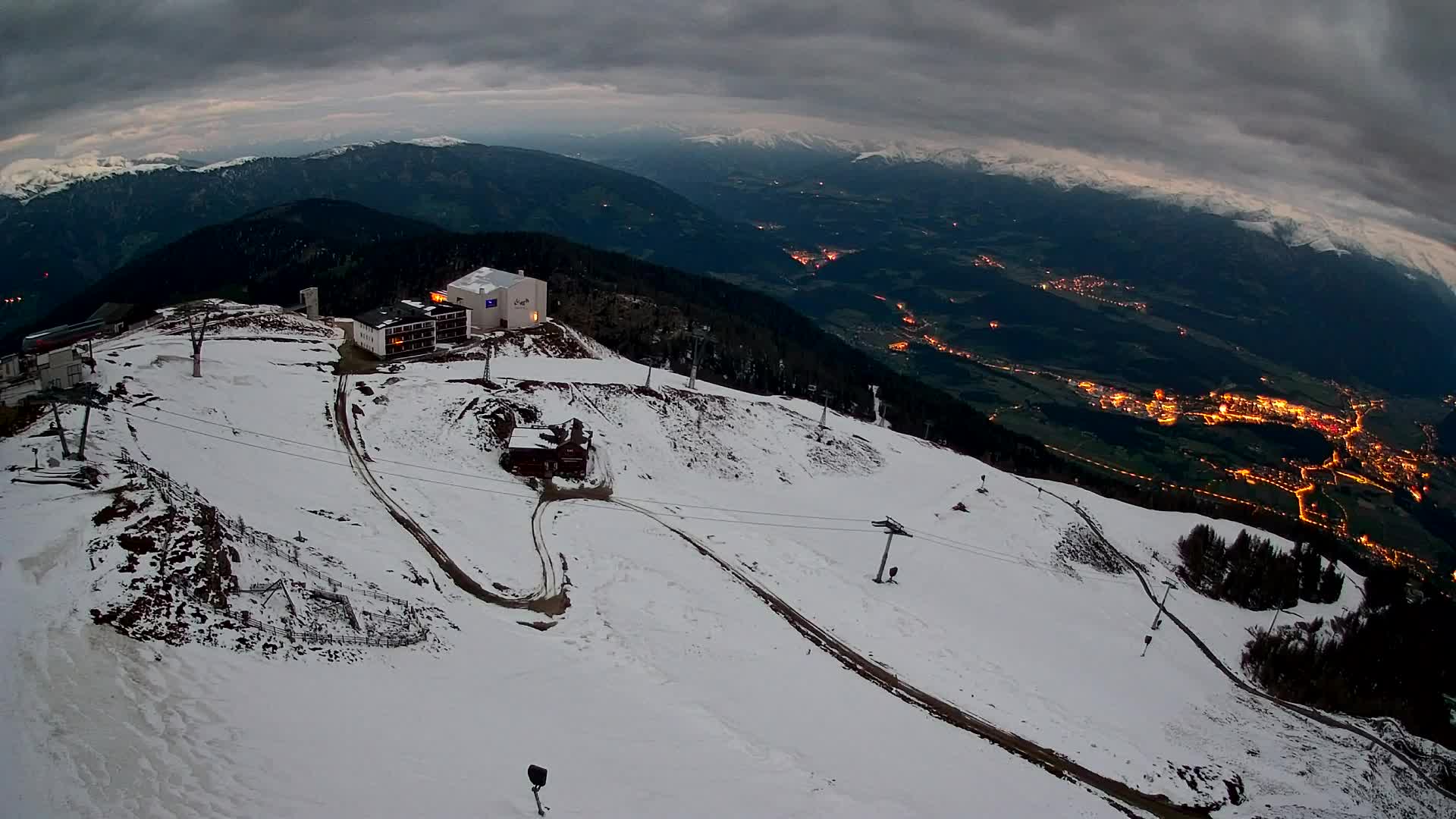 Stazione sciistica di Plan de Corones | vista su Brunico