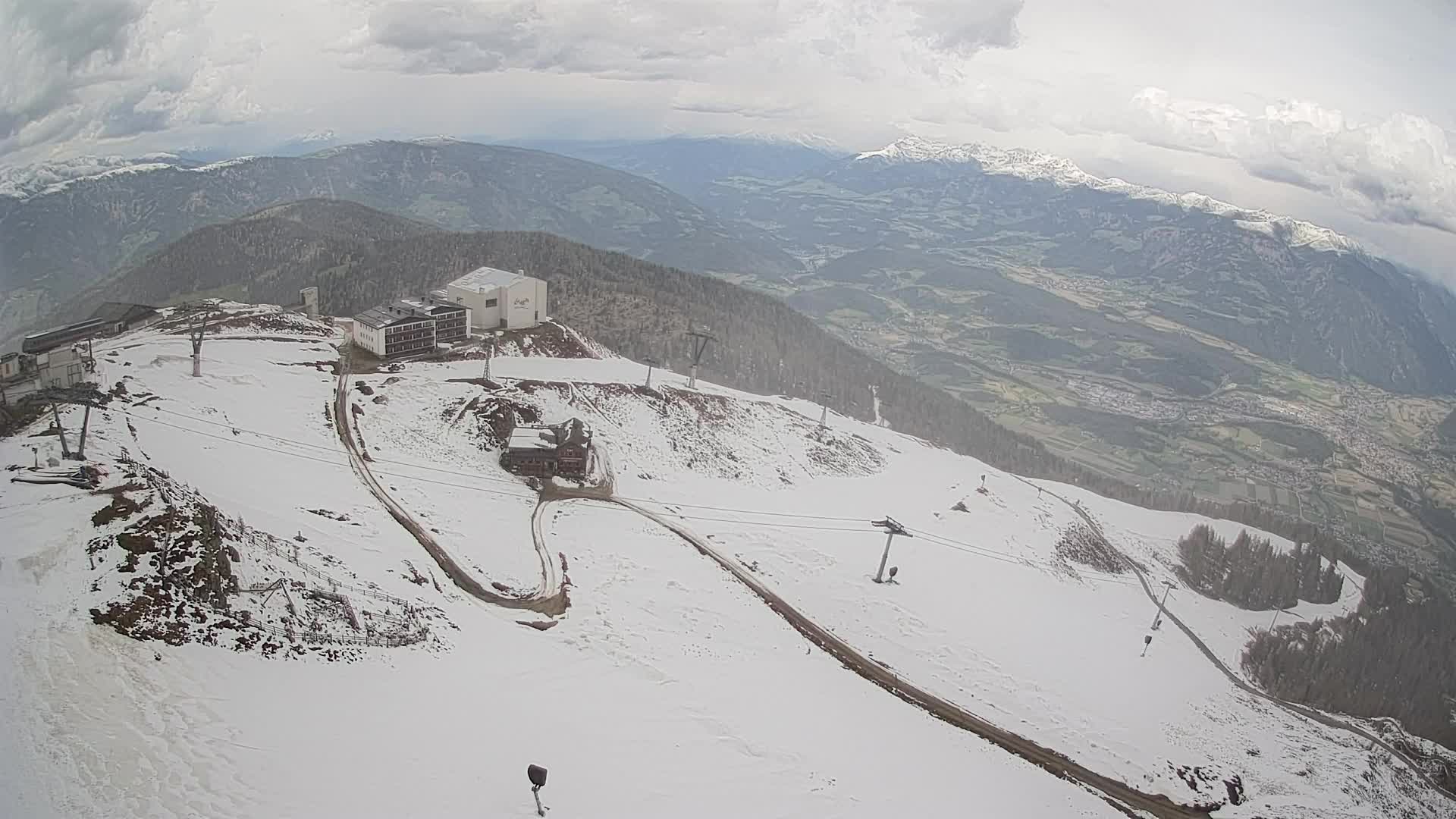 Cima estación de esquí Kronplatz | vista hacia Brunico