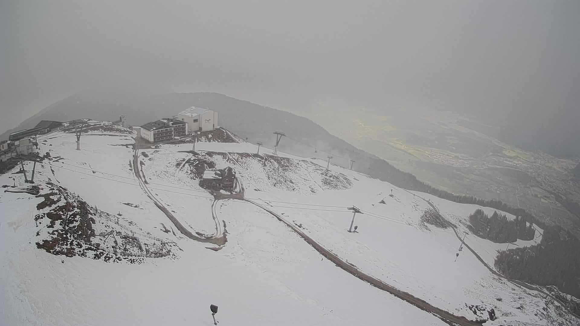 Cima estación de esquí Kronplatz | vista hacia Brunico