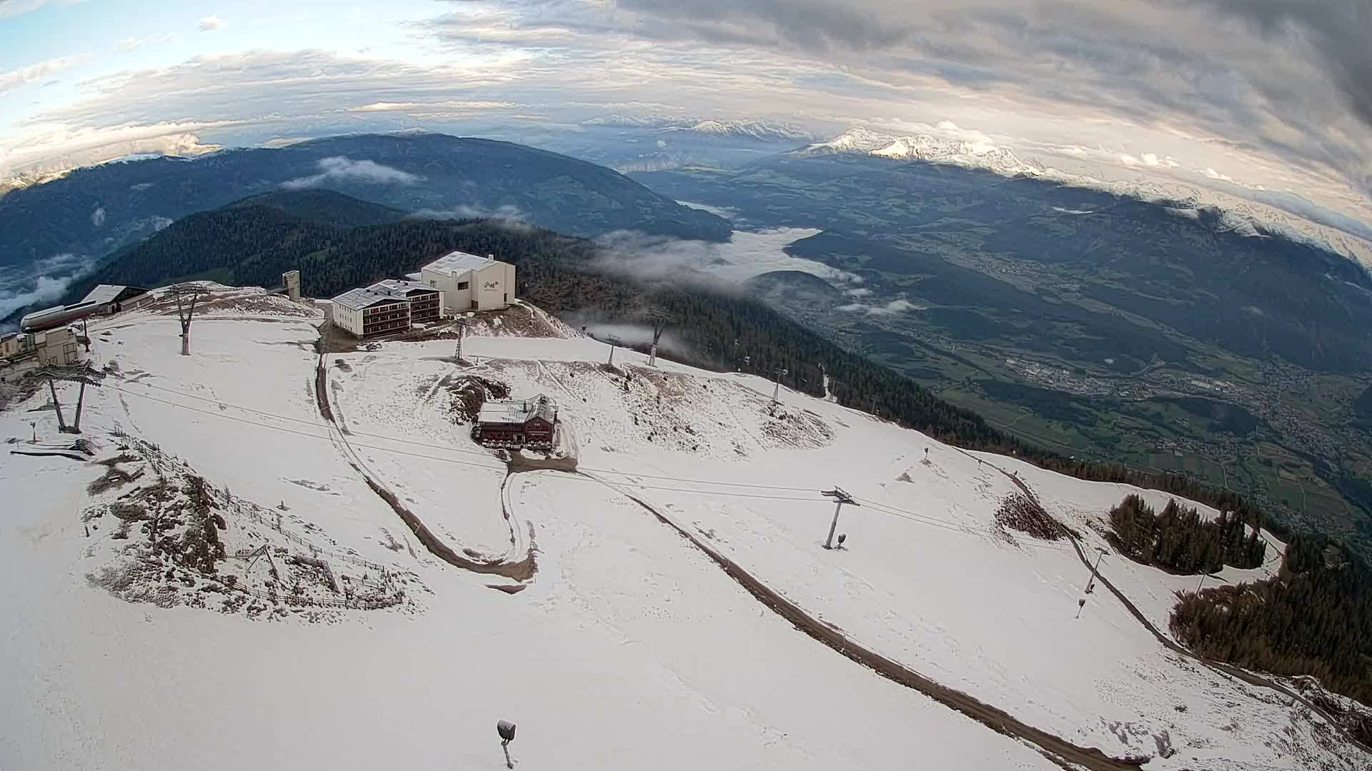 Cima estación de esquí Kronplatz | vista hacia Brunico