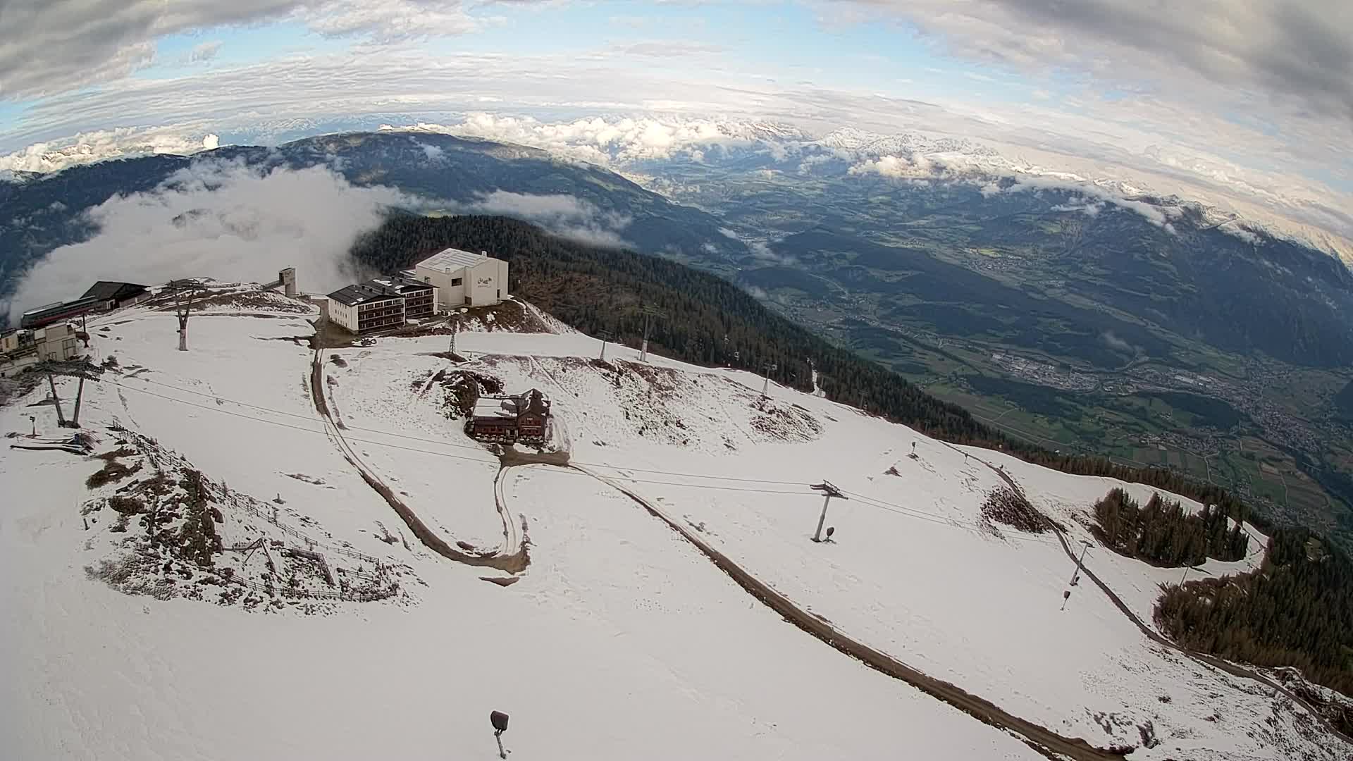 Cima estación de esquí Kronplatz | vista hacia Brunico