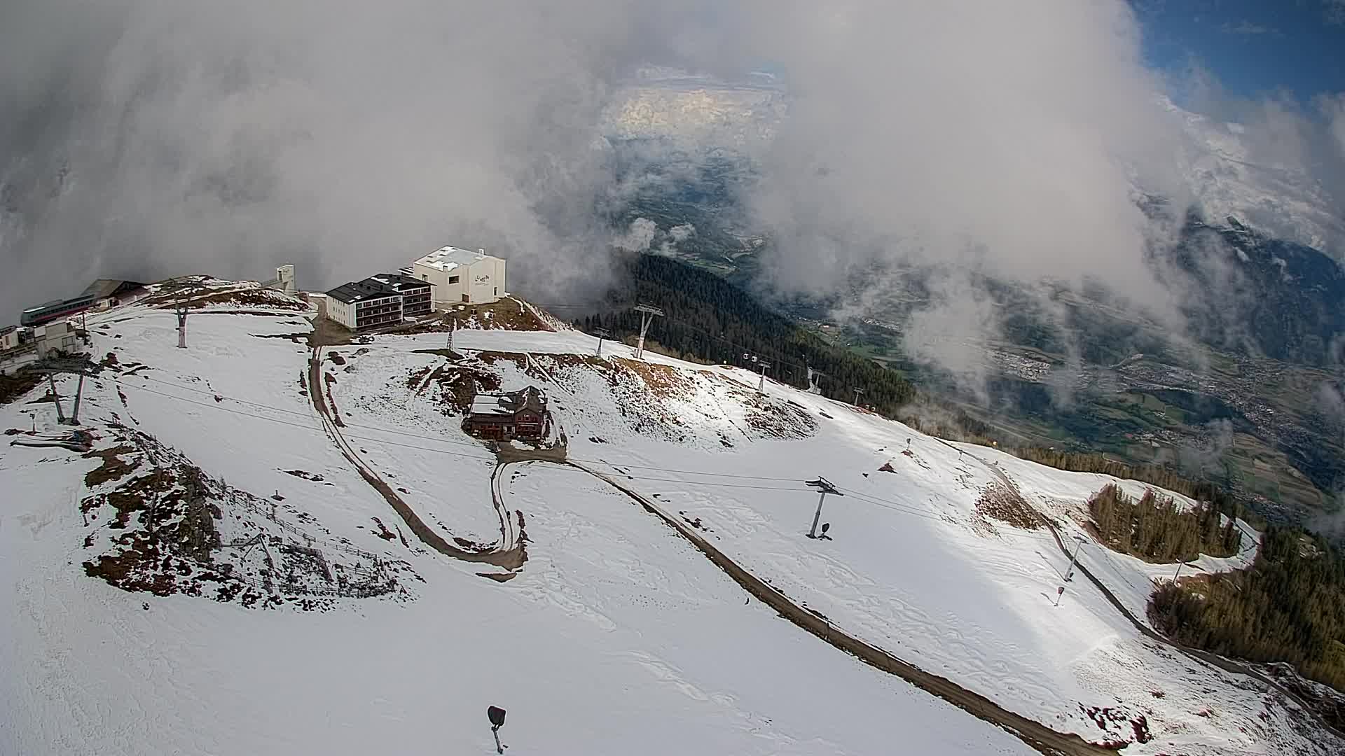 Cima estación de esquí Kronplatz | vista hacia Brunico