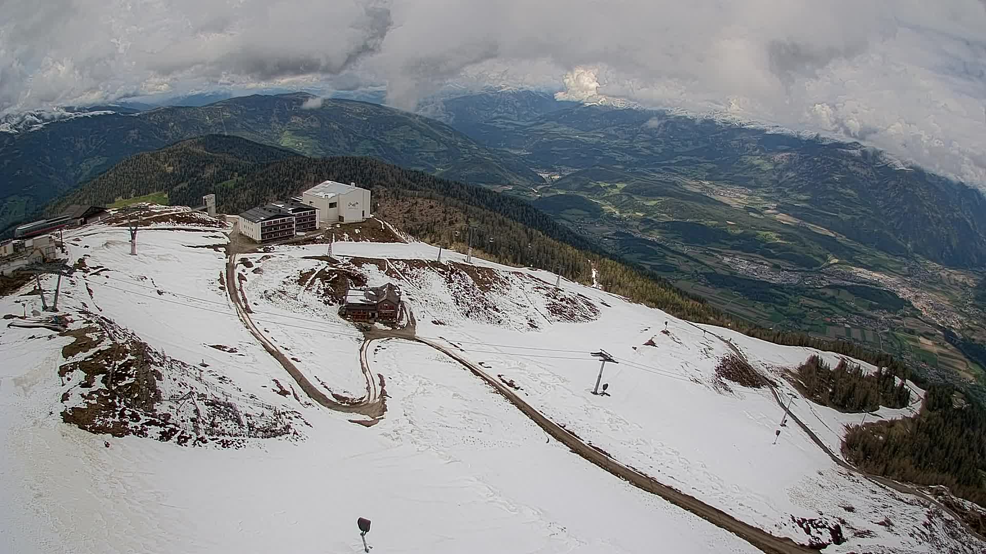 Cima estación de esquí Kronplatz | vista hacia Brunico