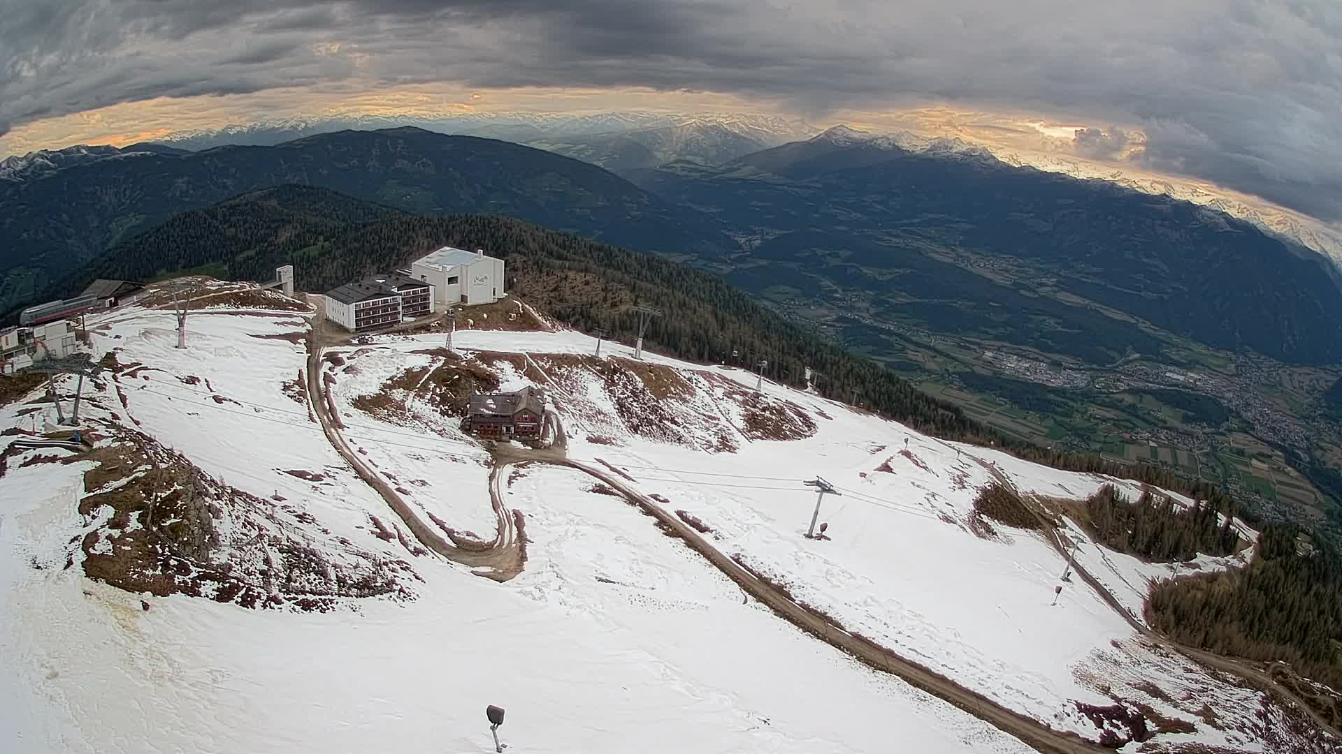 Station de ski Kronplatz sommet | vue sur Brunico