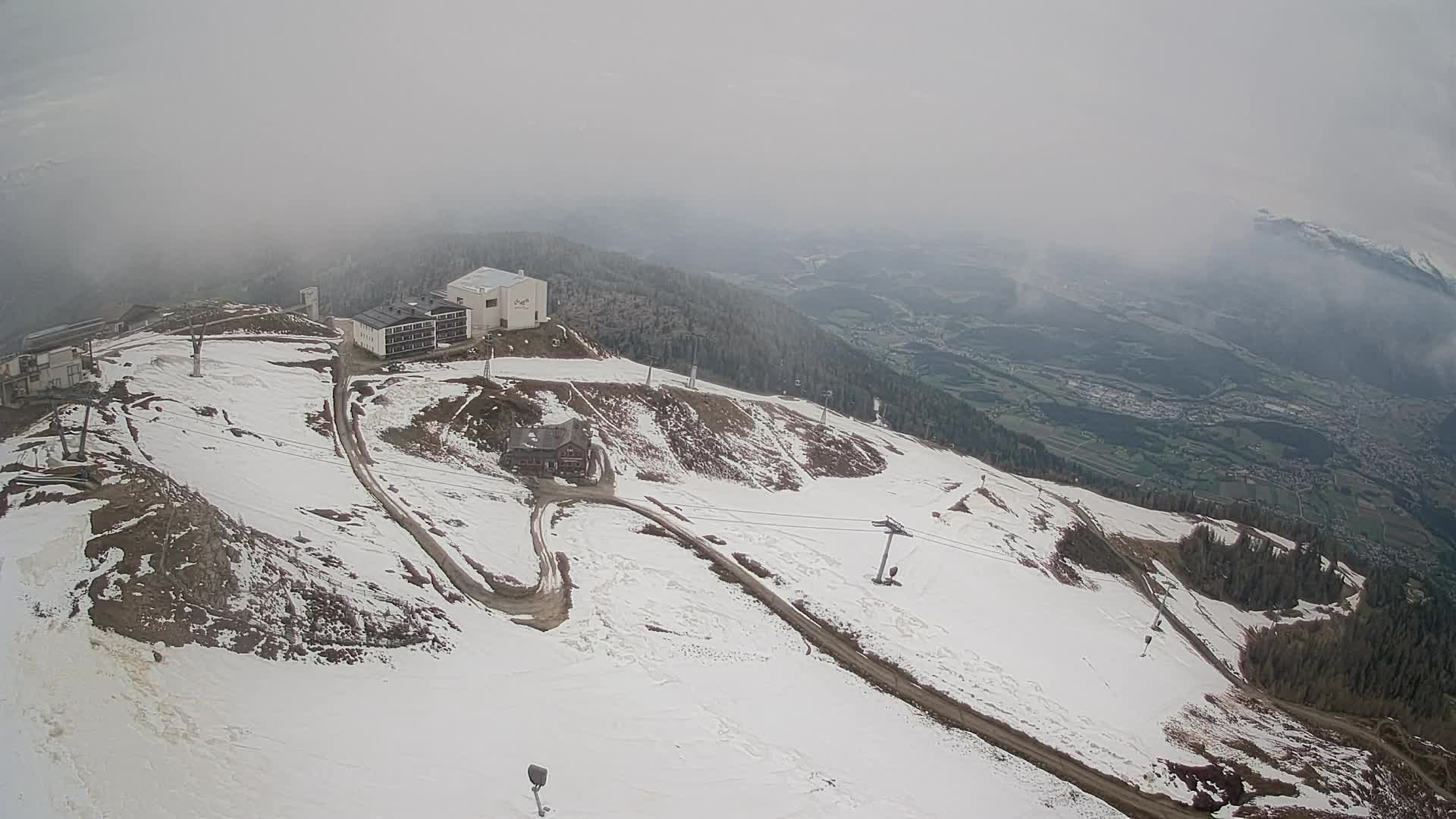 Cima estación de esquí Kronplatz | vista hacia Brunico