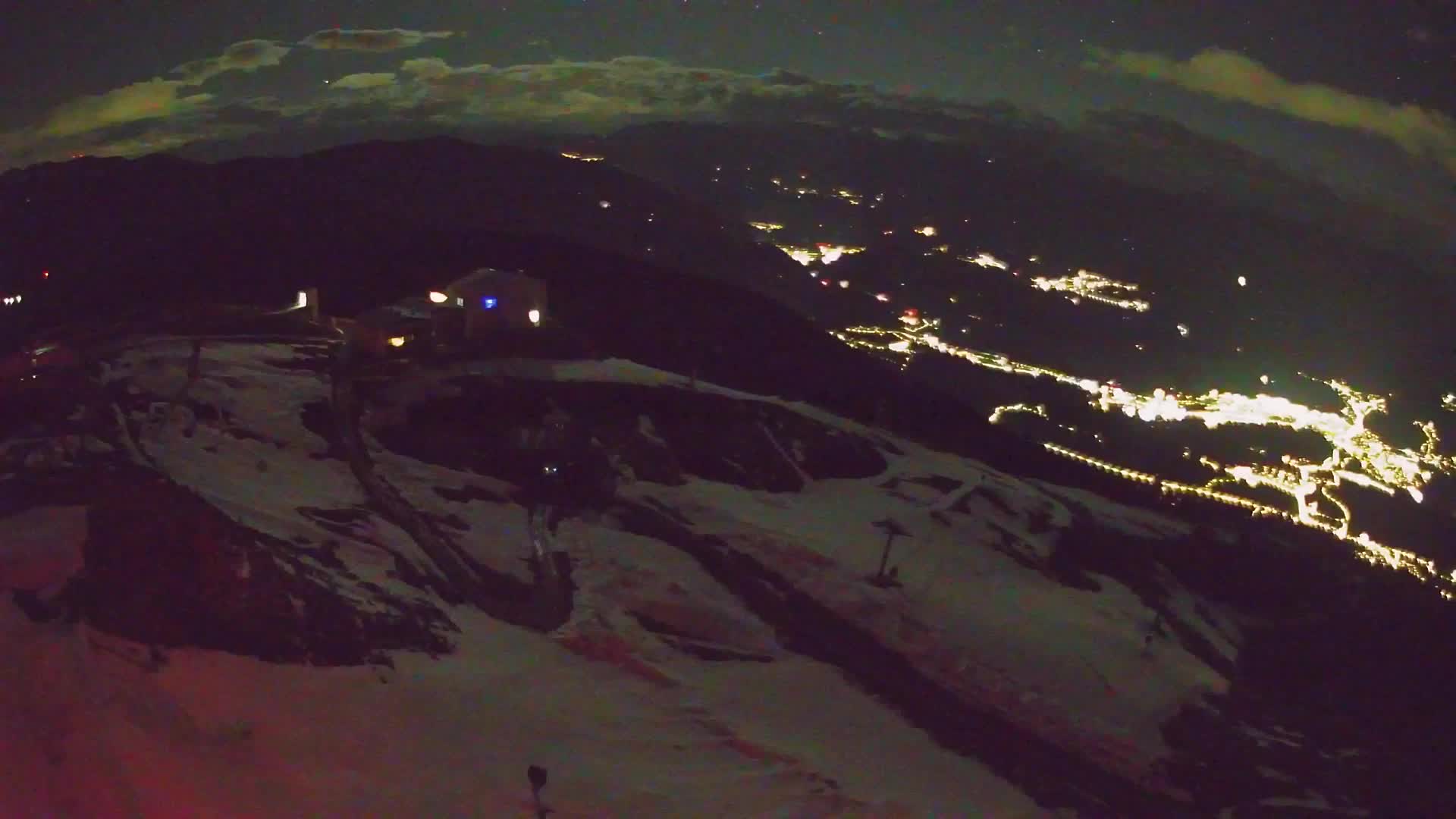 Cima estación de esquí Kronplatz | vista hacia Brunico