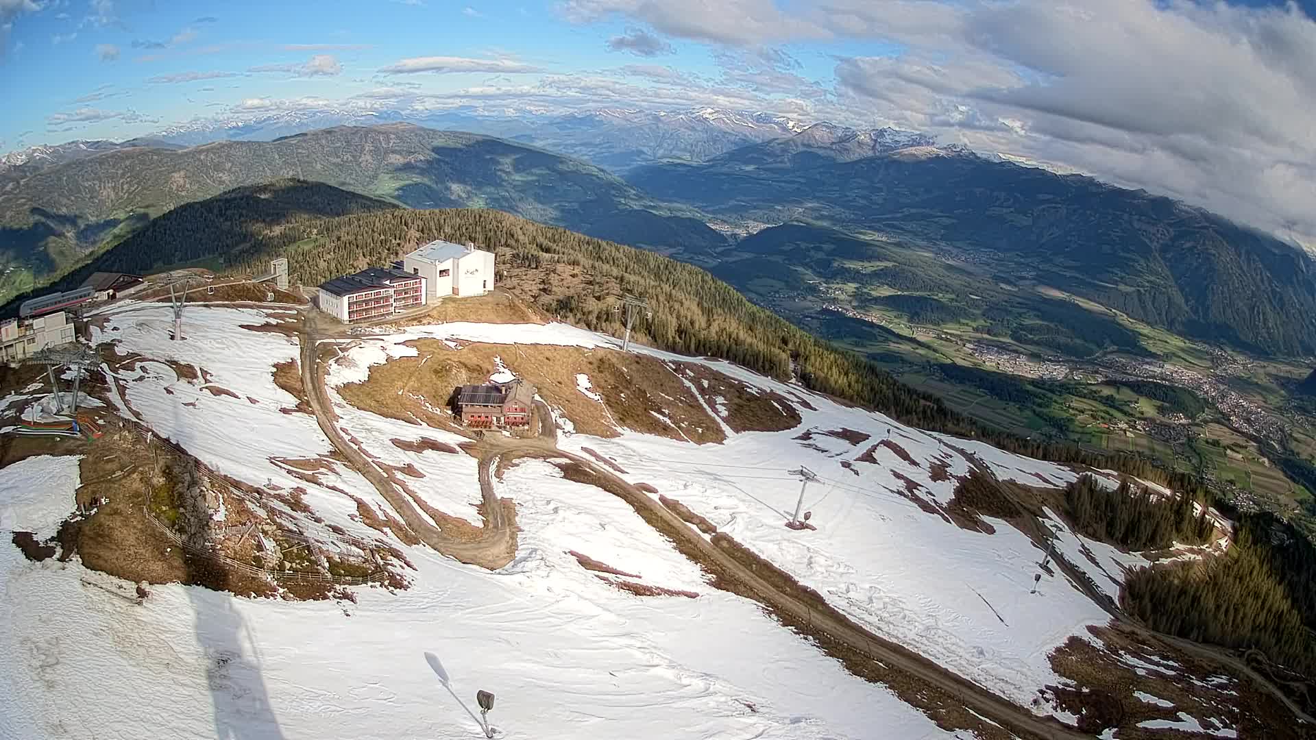 Cima estación de esquí Kronplatz | vista hacia Brunico