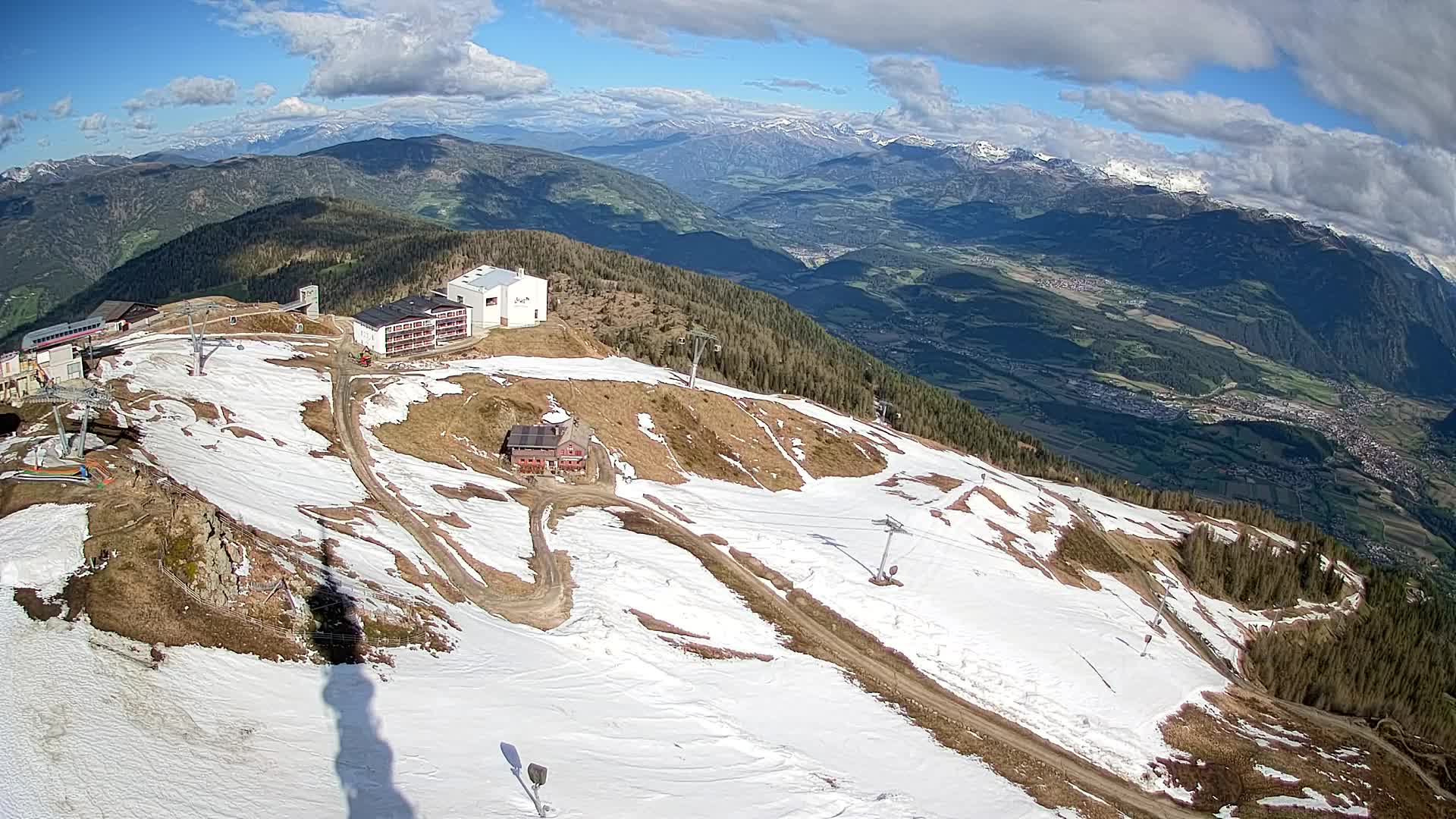 Cima estación de esquí Kronplatz | vista hacia Brunico