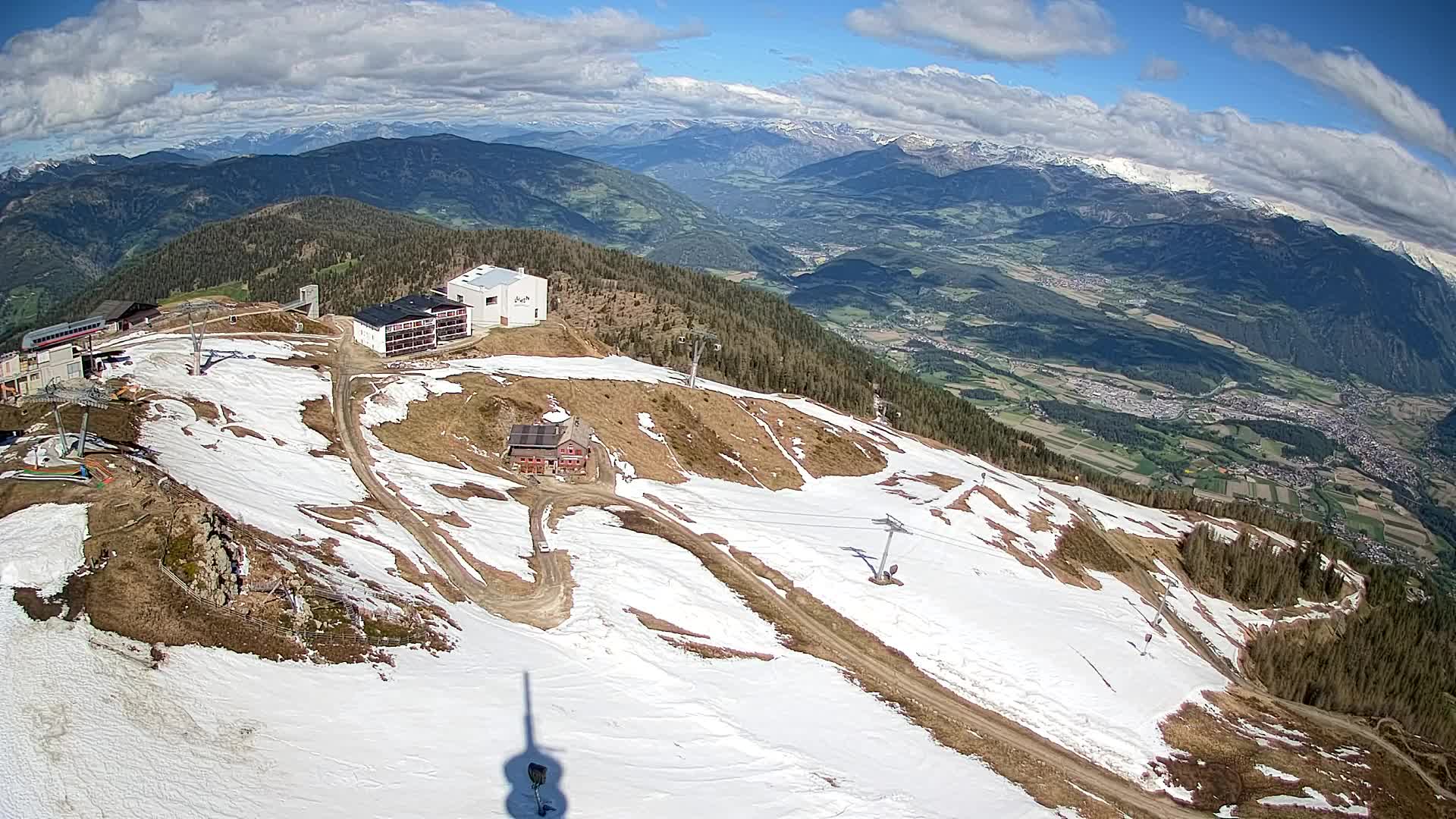 Cima estación de esquí Kronplatz | vista hacia Brunico