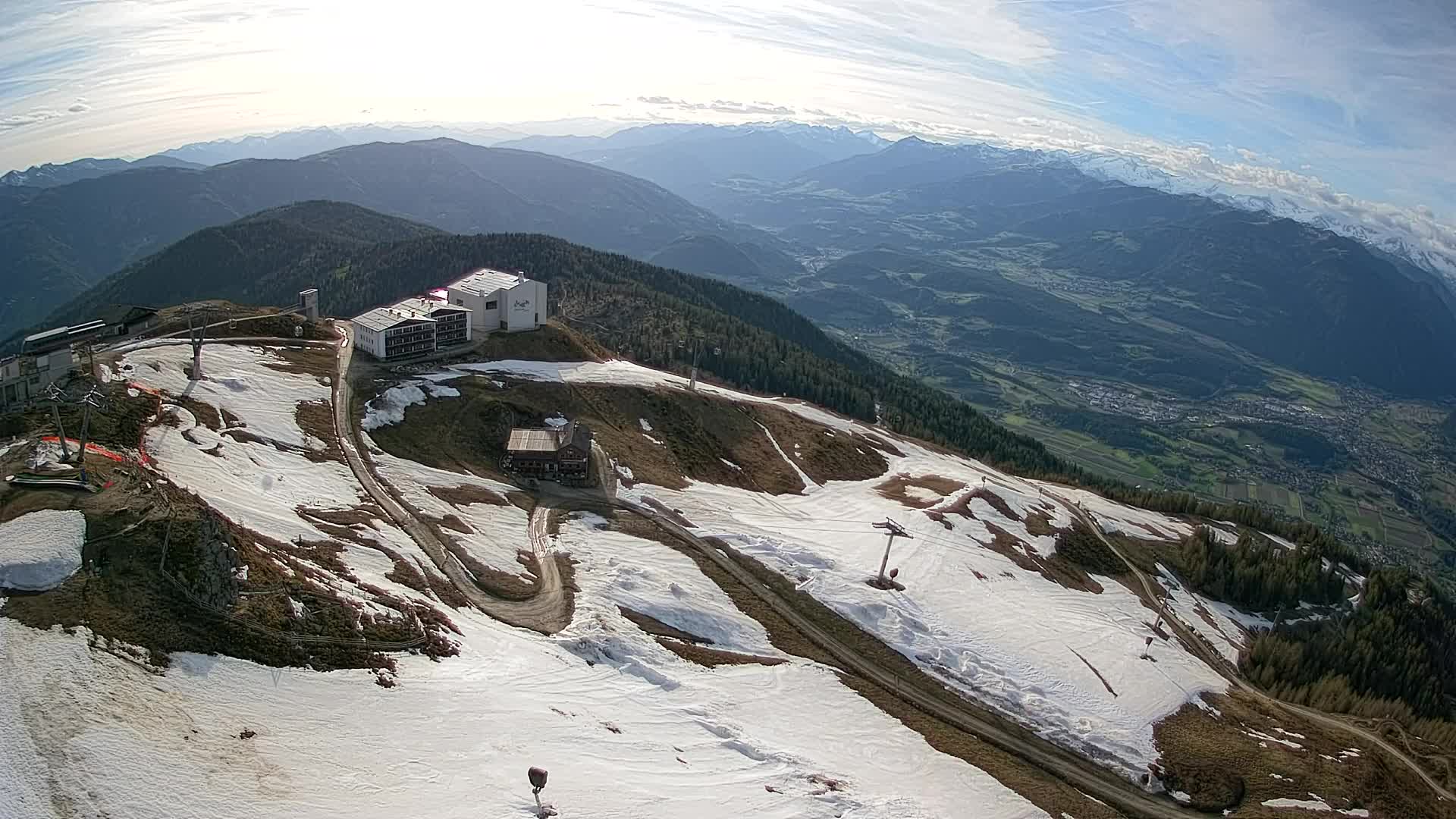 Cima estación de esquí Kronplatz | vista hacia Brunico