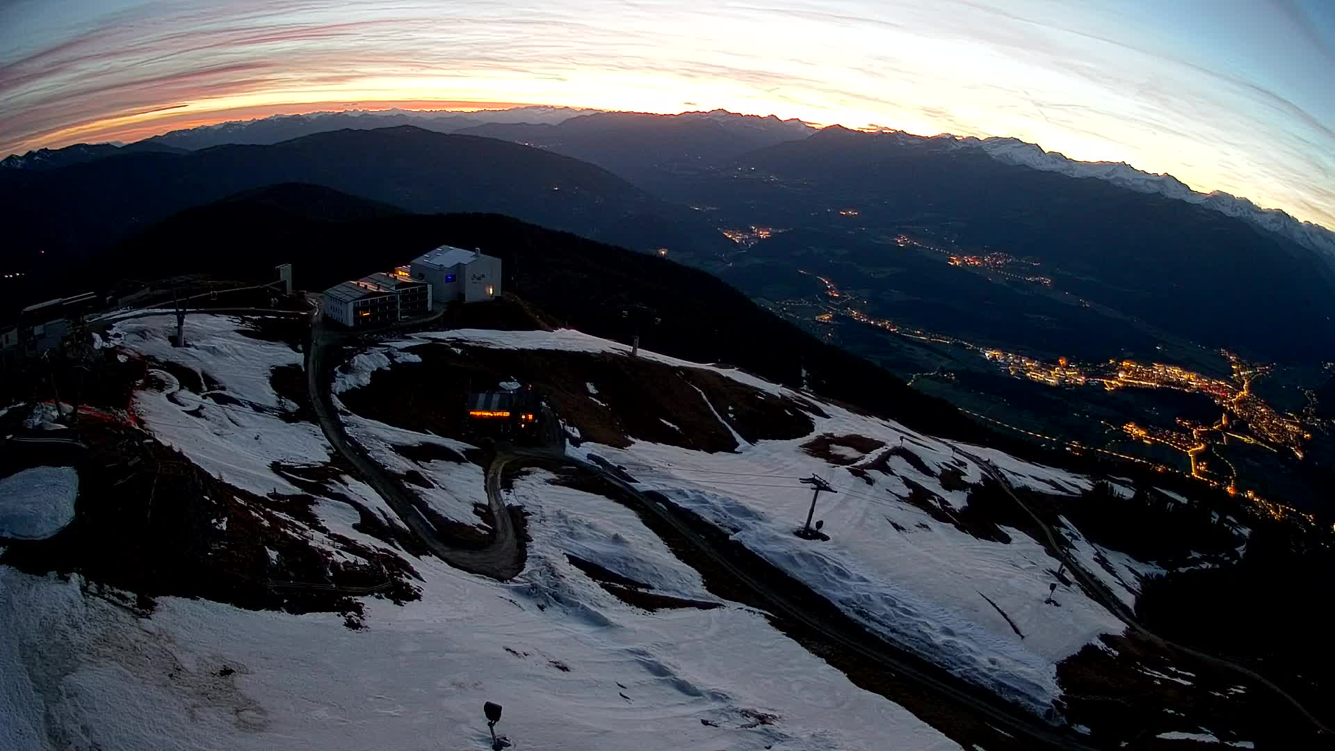 Cima estación de esquí Kronplatz | vista hacia Brunico