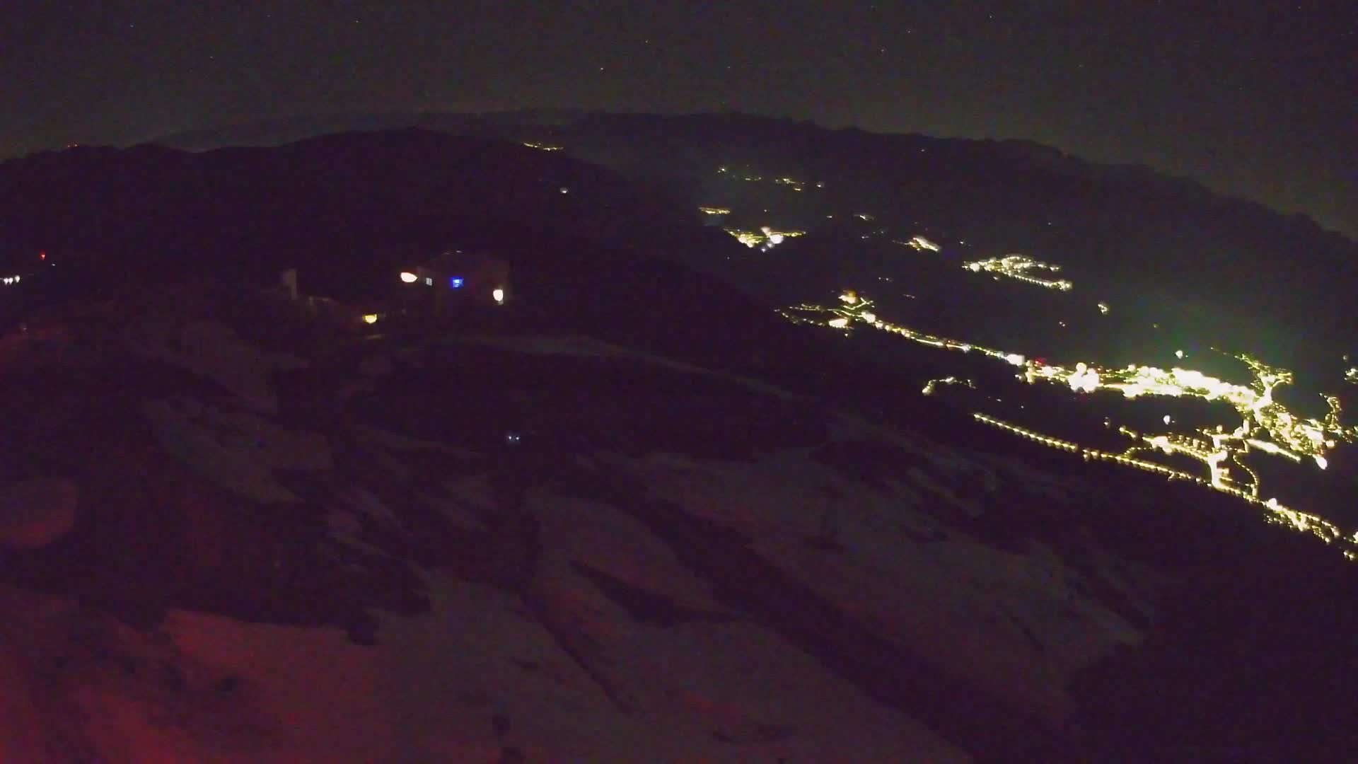 Cima estación de esquí Kronplatz | vista hacia Brunico