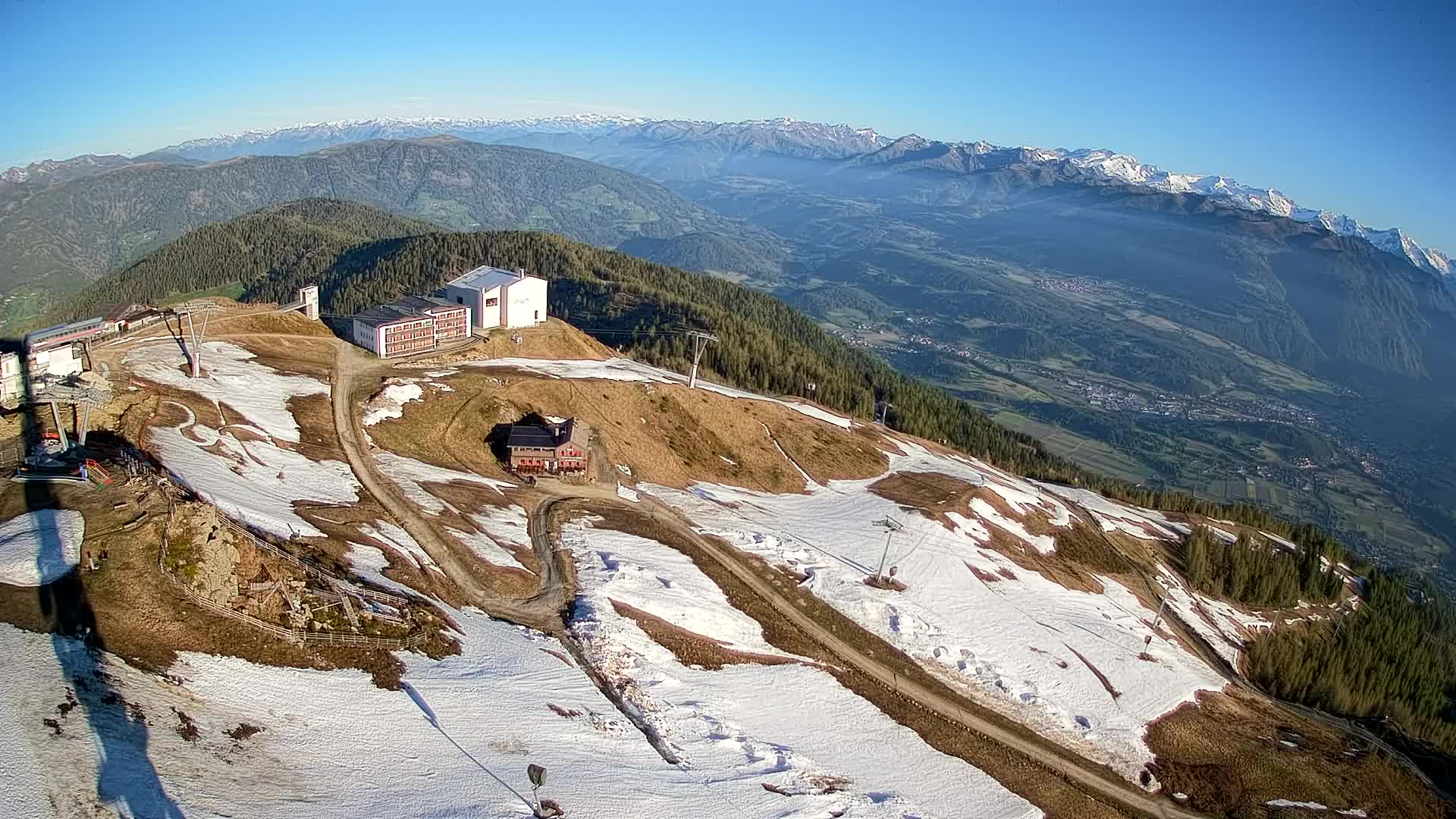 Cima estación de esquí Kronplatz | vista hacia Brunico