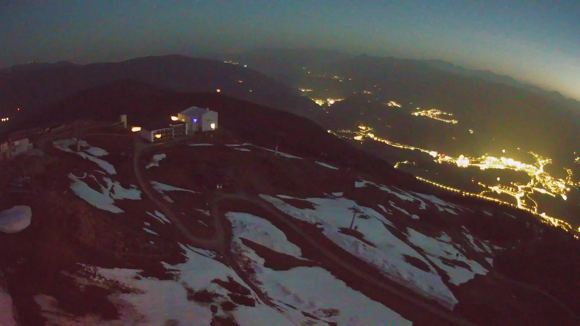 Cima estación de esquí Kronplatz | vista hacia Brunico