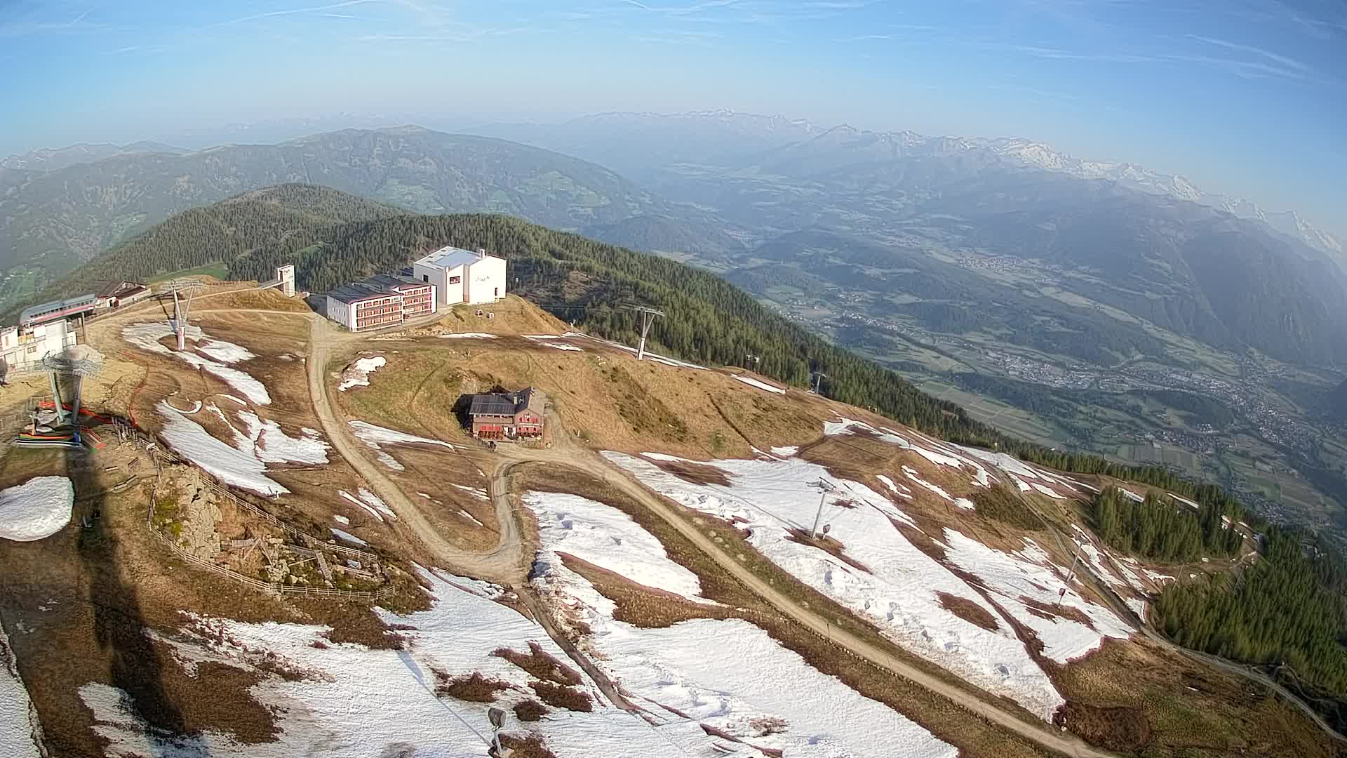 Cima estación de esquí Kronplatz | vista hacia Brunico