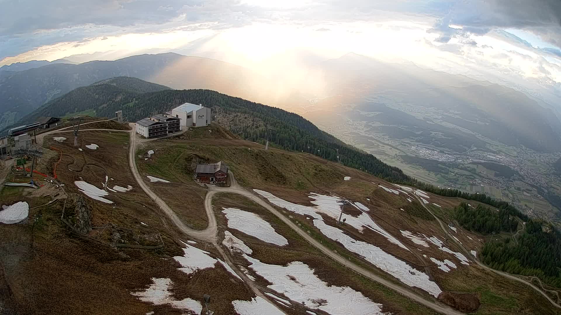 Skigebiet Kronplatz Gipfel | Blick auf Bruneck