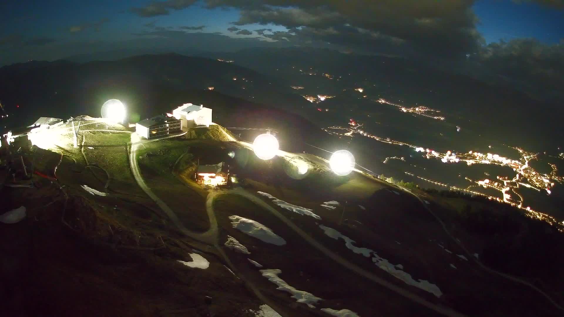 Cima estación de esquí Kronplatz | vista hacia Brunico