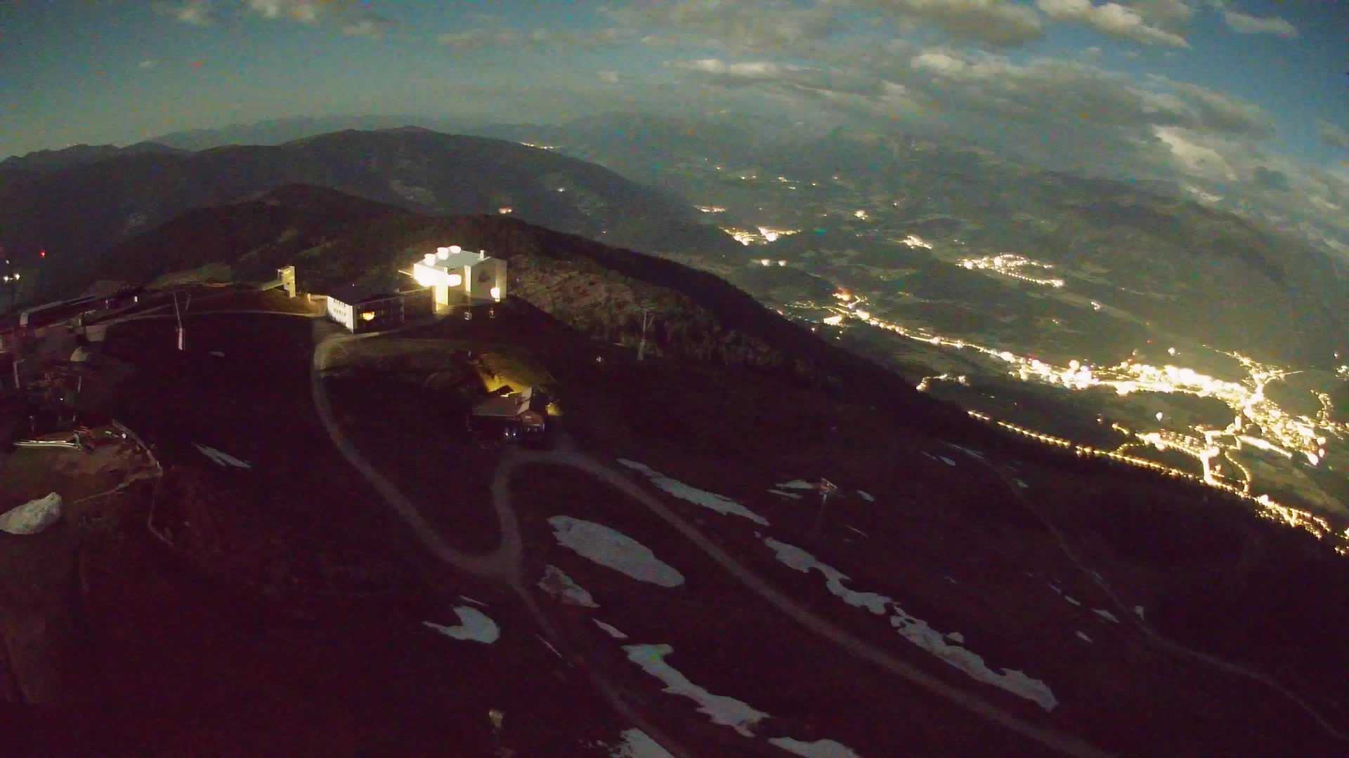 Cima estación de esquí Kronplatz | vista hacia Brunico