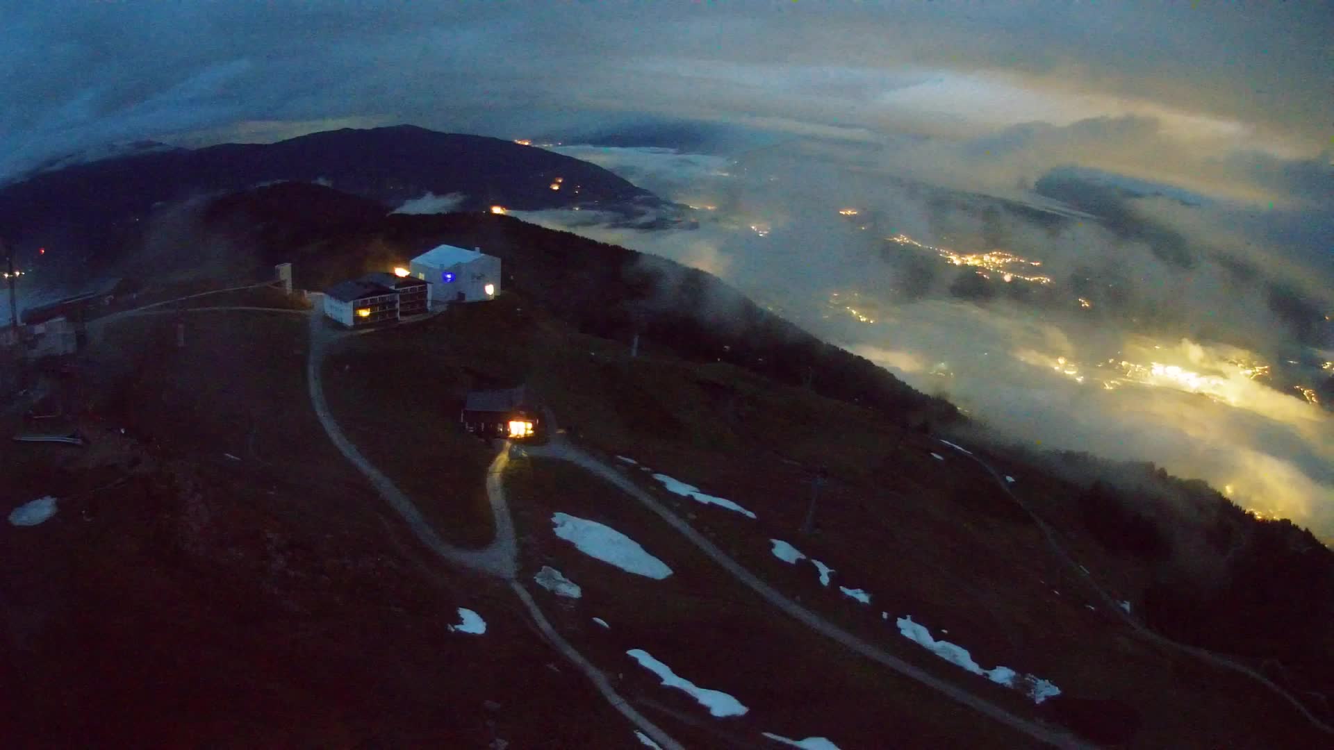 Cima estación de esquí Kronplatz | vista hacia Brunico
