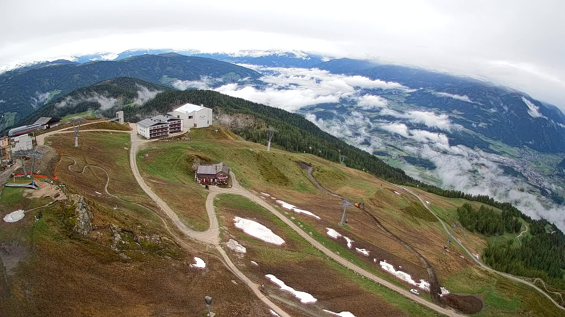 Cima estación de esquí Kronplatz | vista hacia Brunico