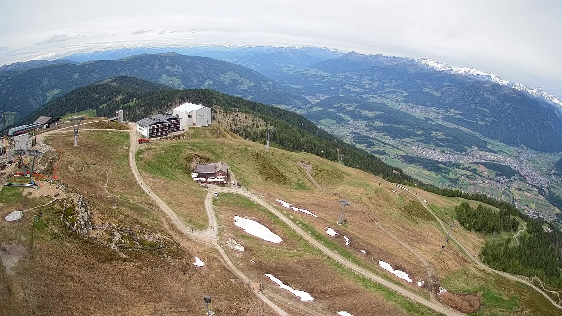 Cima estación de esquí Kronplatz | vista hacia Brunico