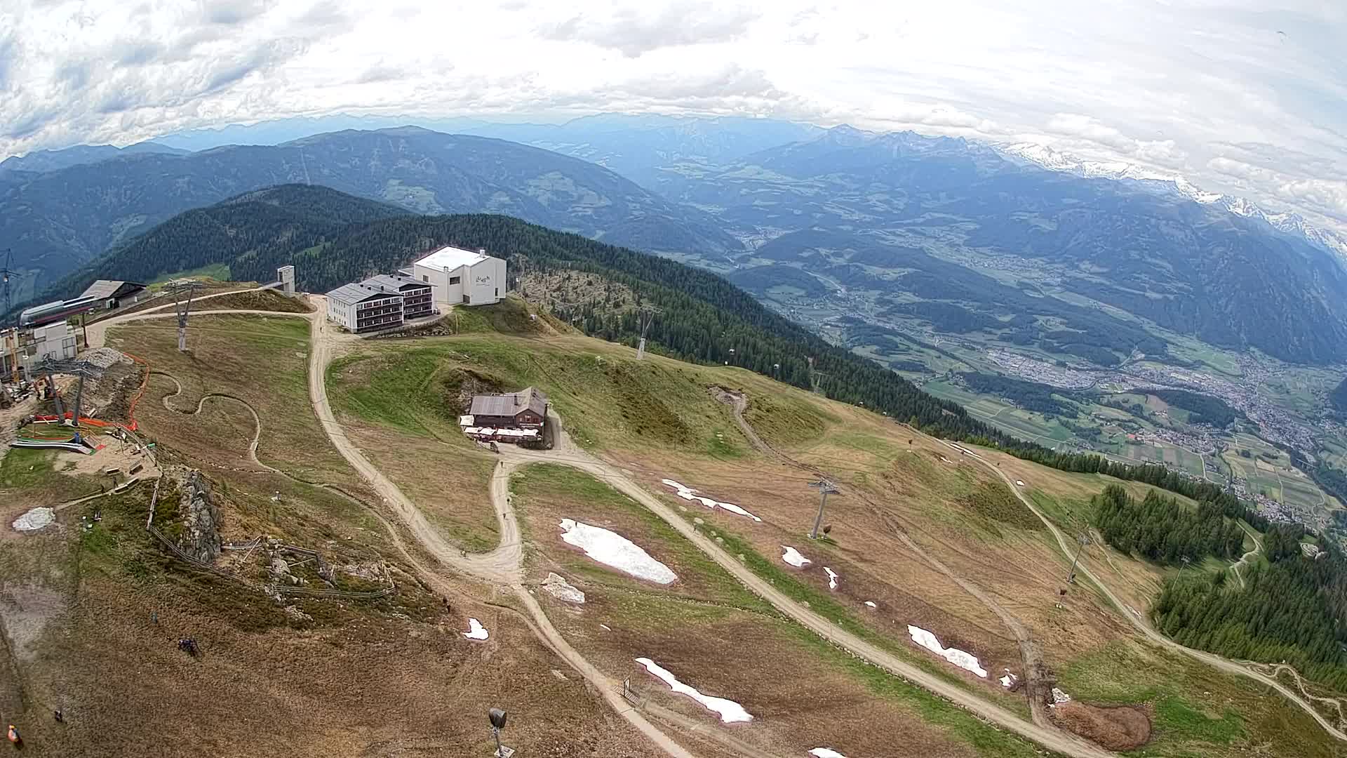Cima estación de esquí Kronplatz | vista hacia Brunico