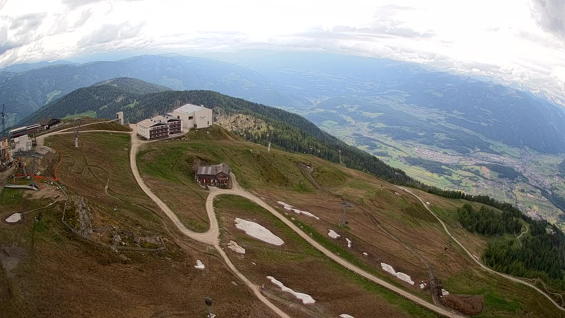 Cima estación de esquí Kronplatz | vista hacia Brunico