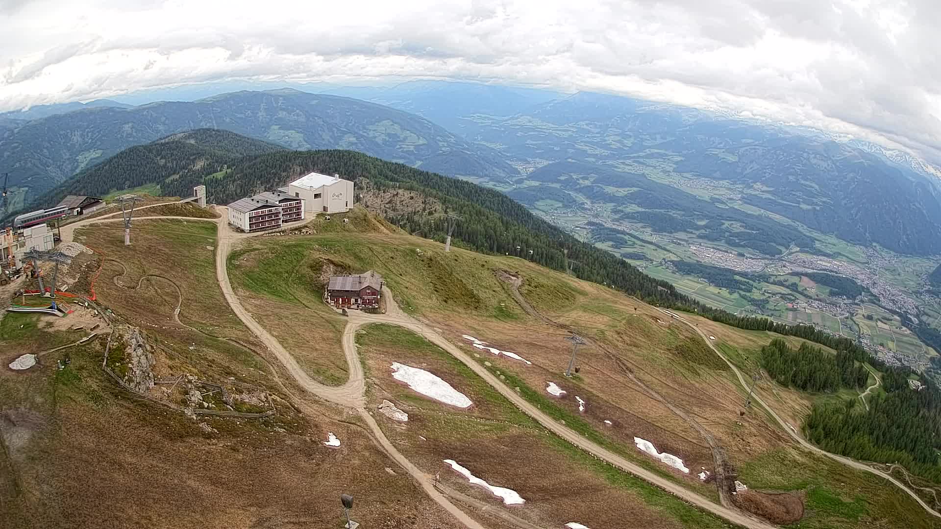 Stazione sciistica di Plan de Corones | vista su Brunico