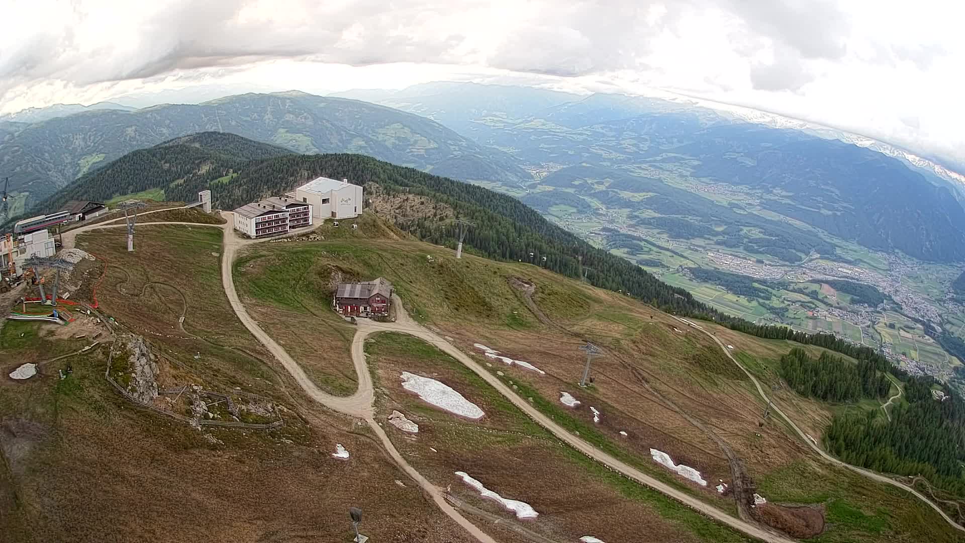 Cima estación de esquí Kronplatz | vista hacia Brunico