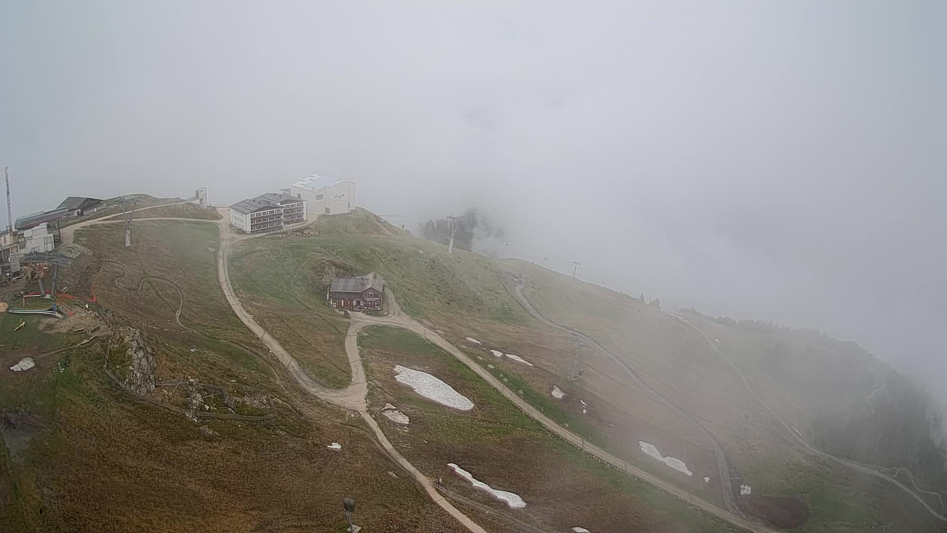 Cima estación de esquí Kronplatz | vista hacia Brunico