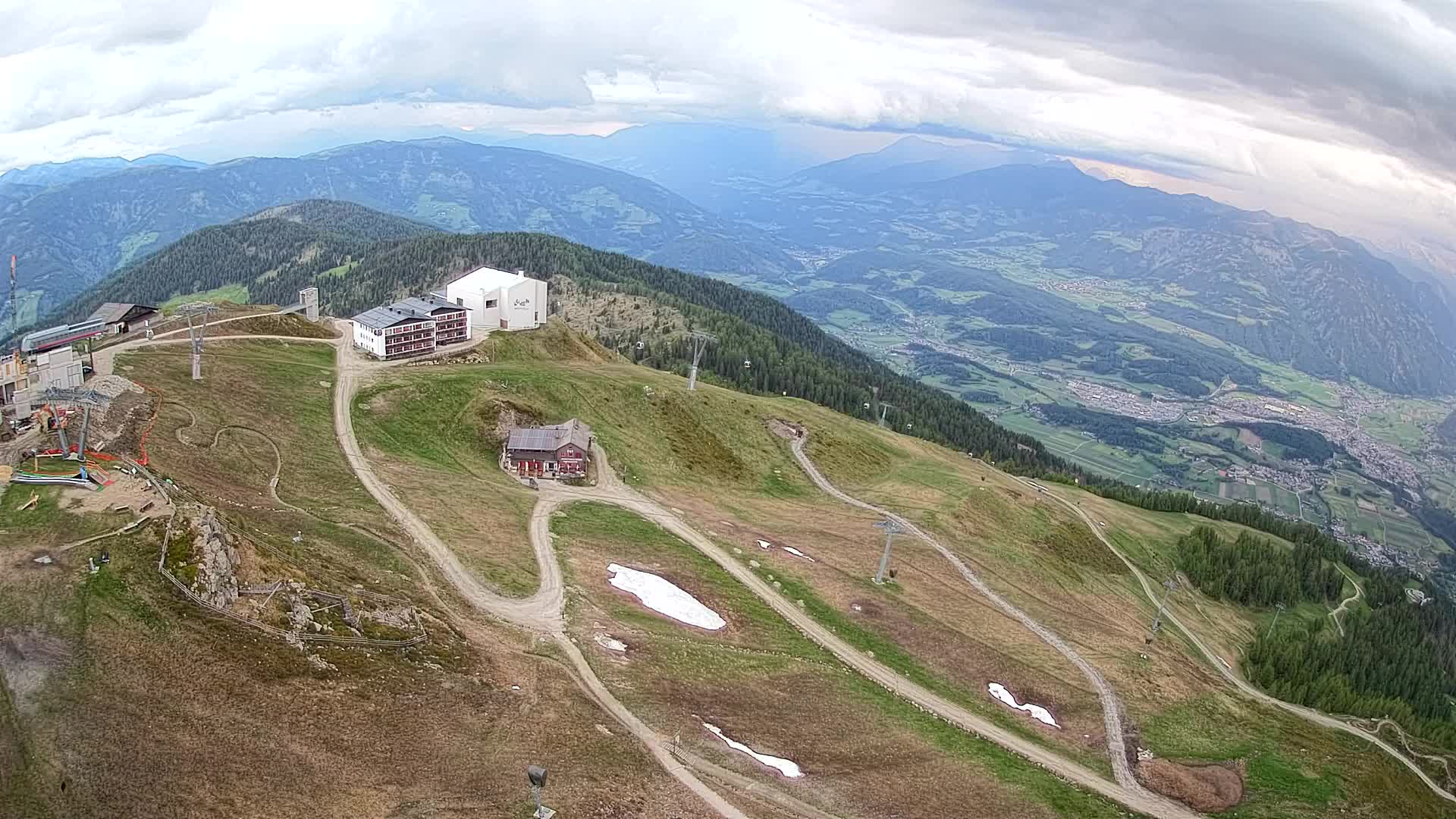 Cima estación de esquí Kronplatz | vista hacia Brunico