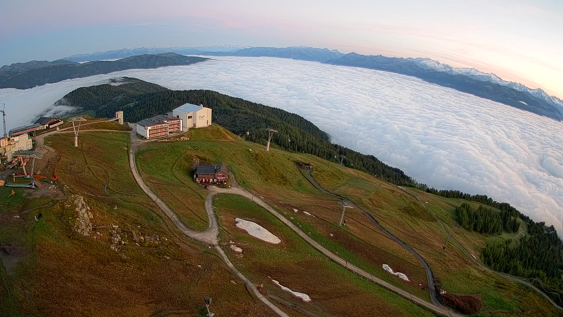 Cima estación de esquí Kronplatz | vista hacia Brunico