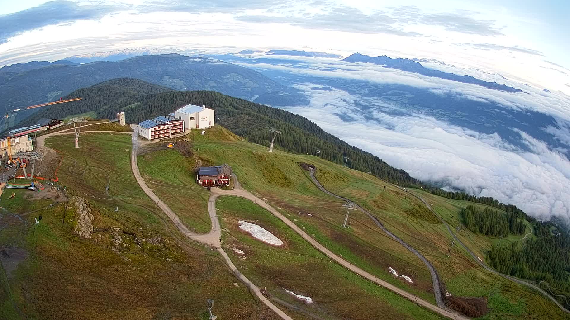 Cima estación de esquí Kronplatz | vista hacia Brunico