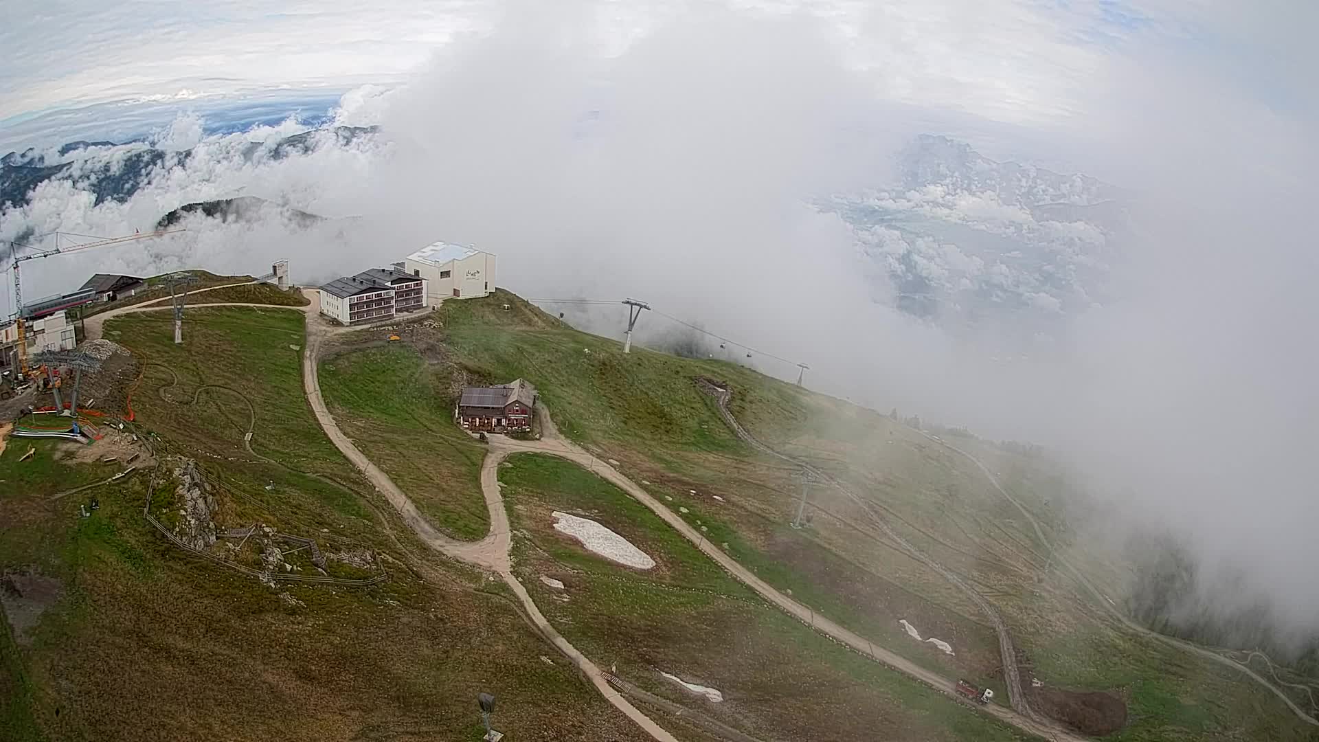 Cima estación de esquí Kronplatz | vista hacia Brunico