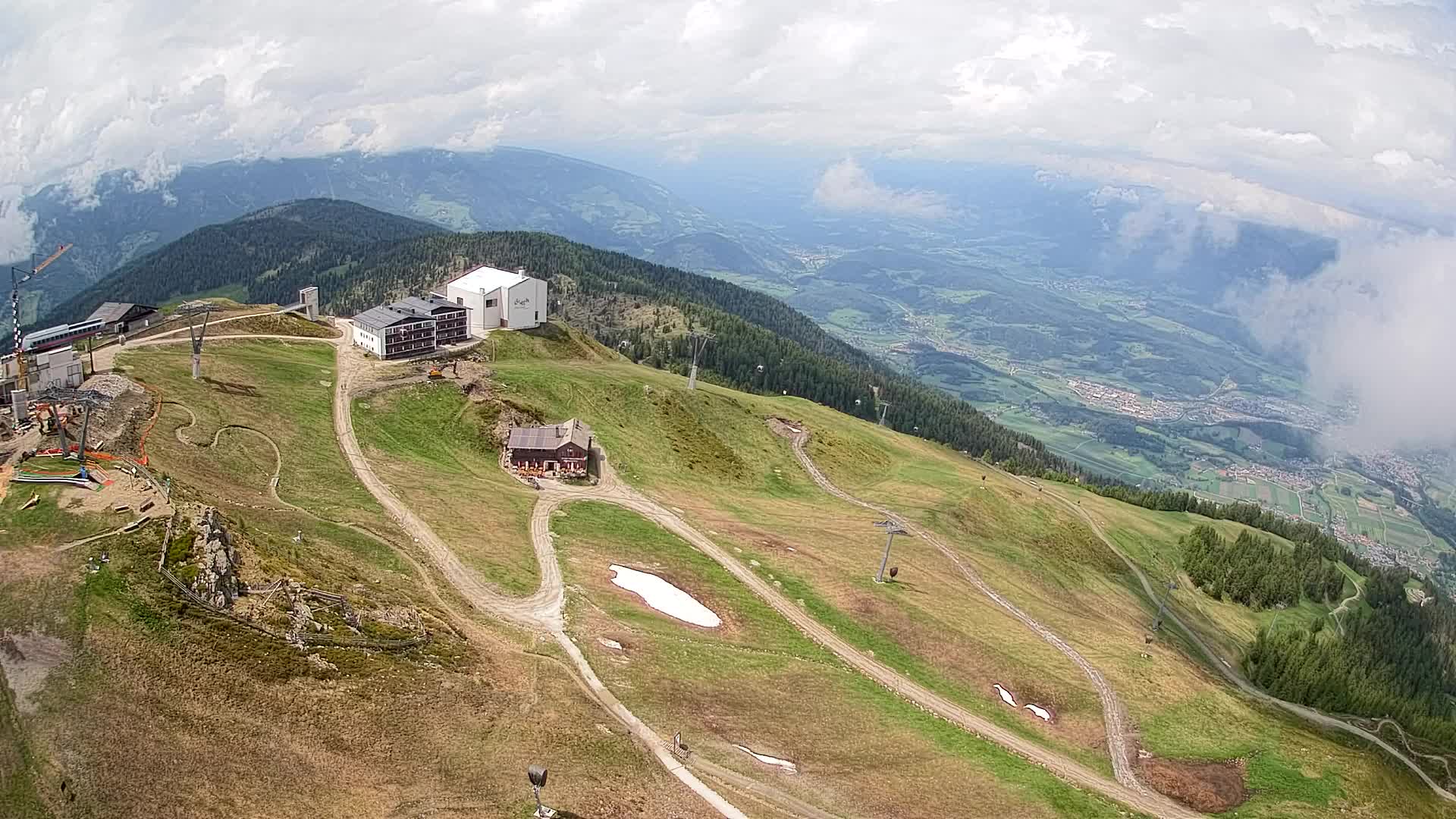 Cima estación de esquí Kronplatz | vista hacia Brunico