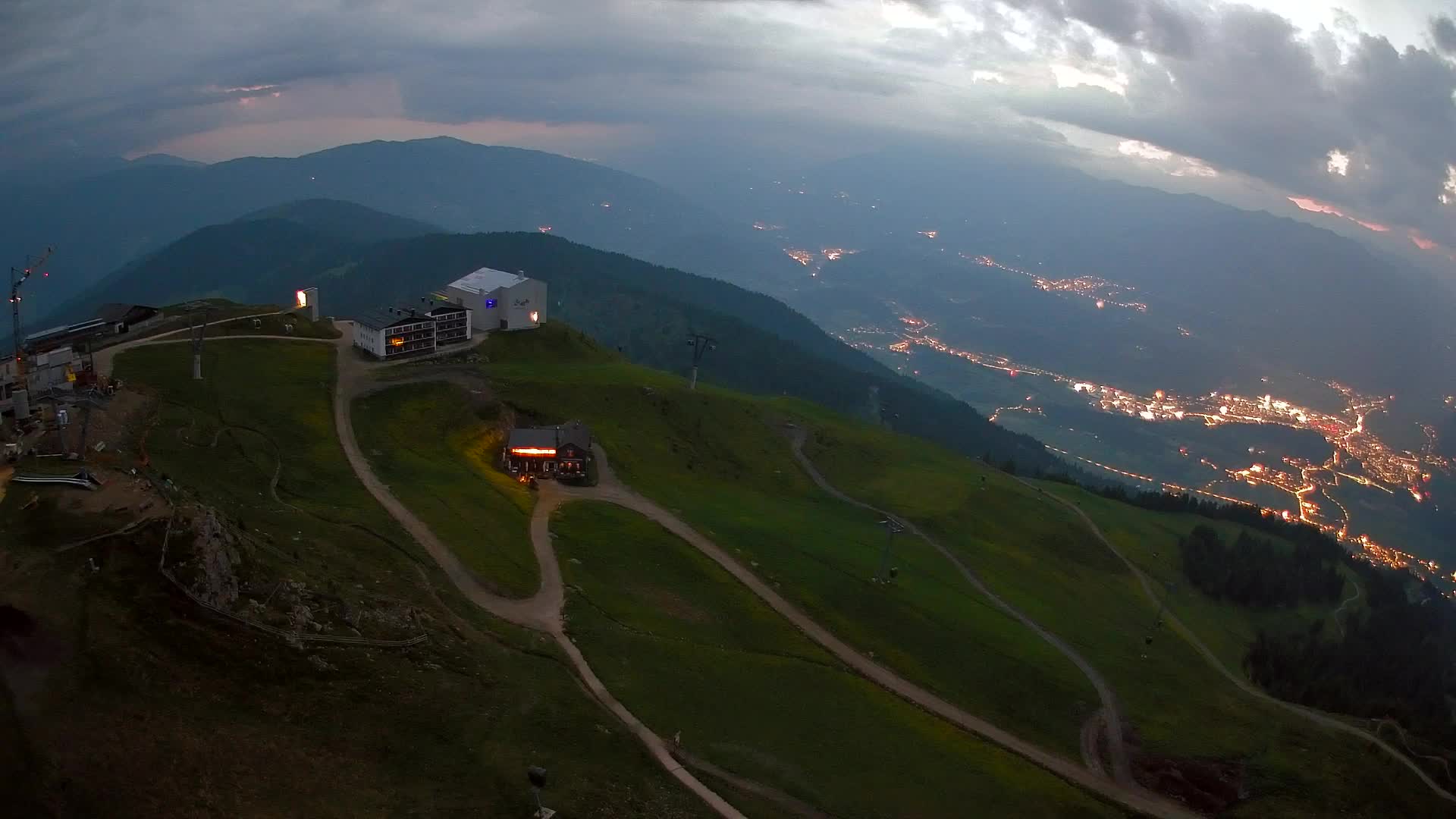 Cima estación de esquí Kronplatz | vista hacia Brunico