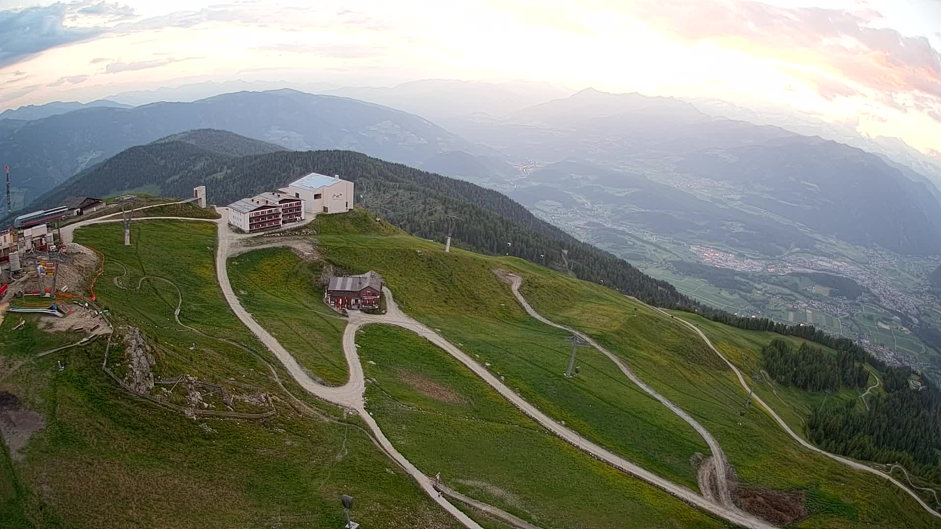 Cima estación de esquí Kronplatz | vista hacia Brunico