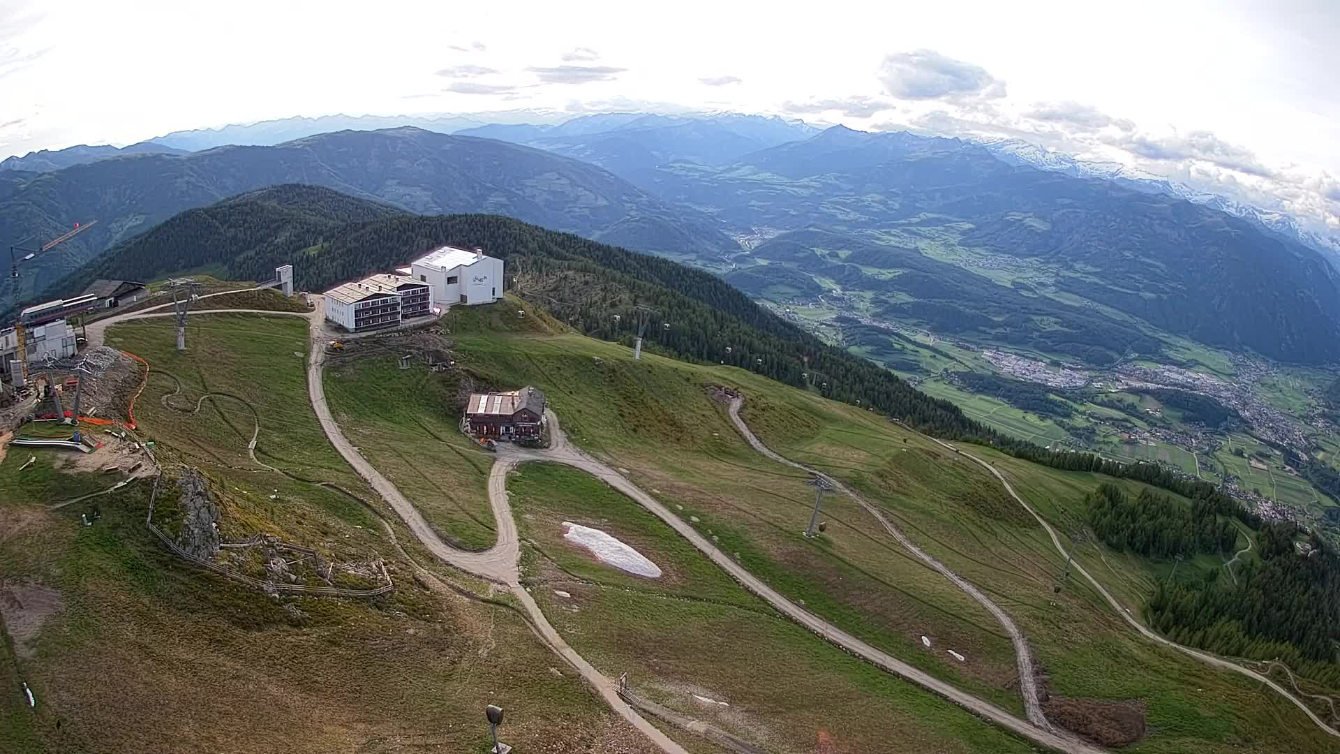 Cima estación de esquí Kronplatz | vista hacia Brunico