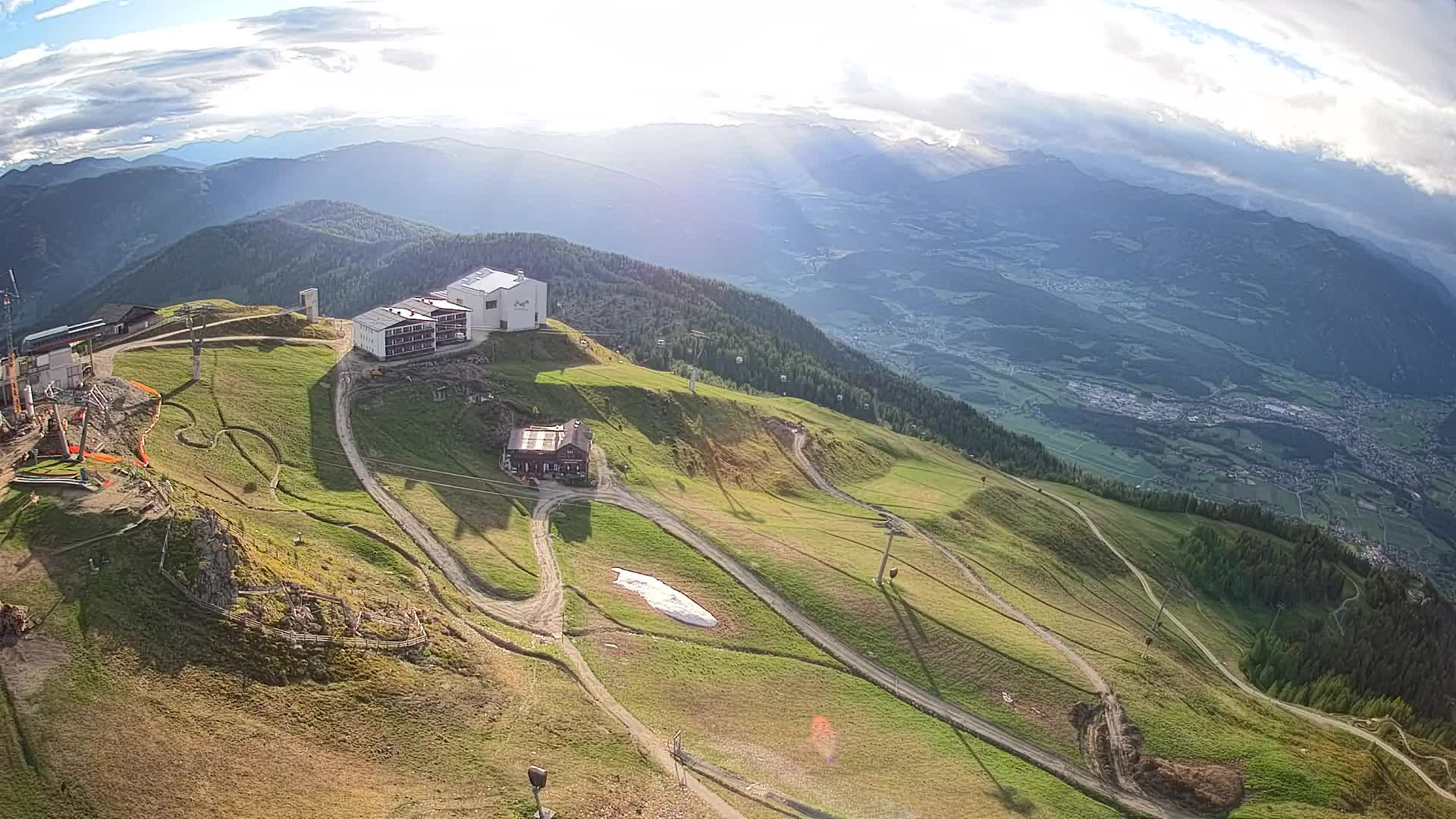 Cima estación de esquí Kronplatz | vista hacia Brunico