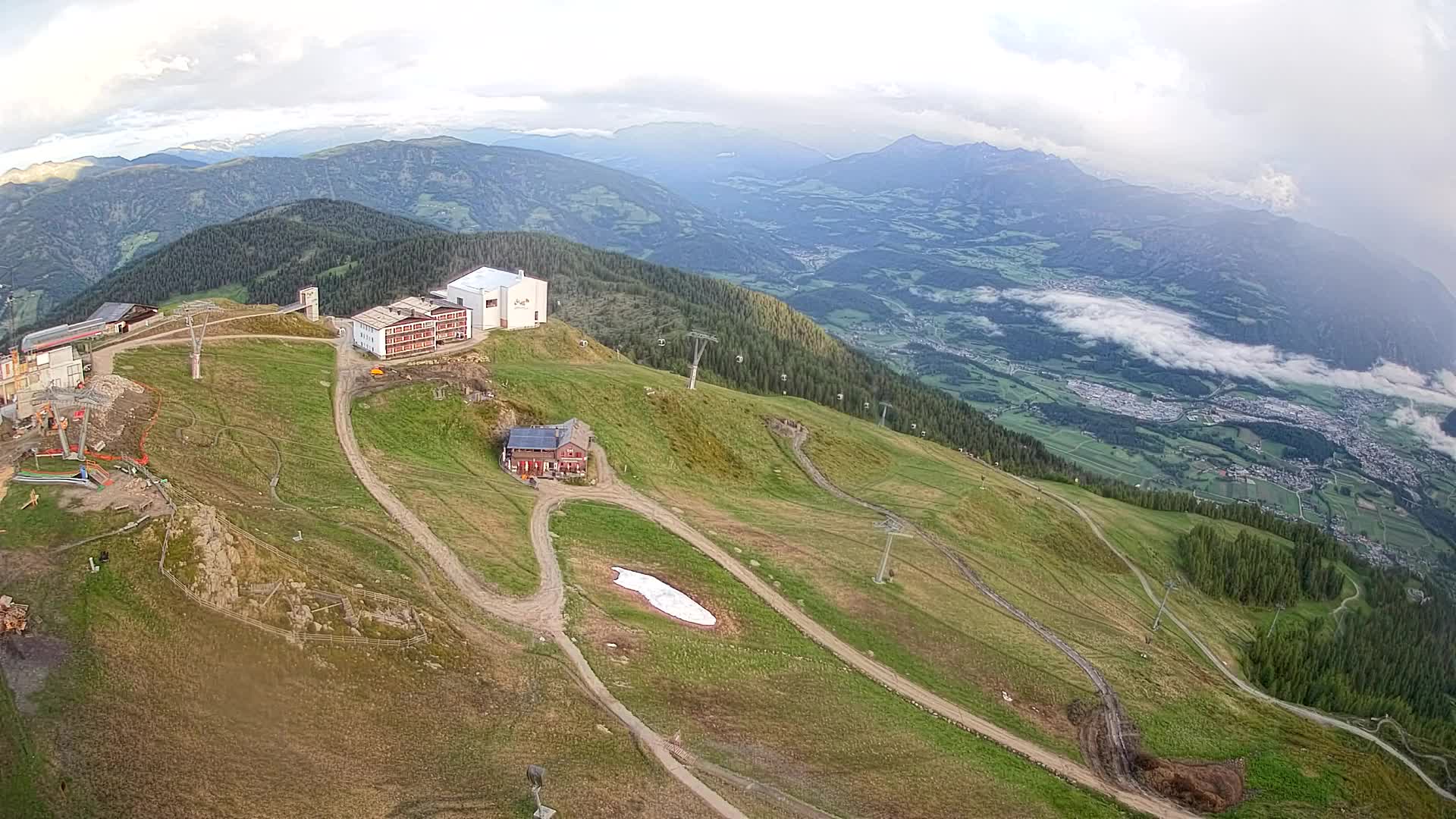 Cima estación de esquí Kronplatz | vista hacia Brunico